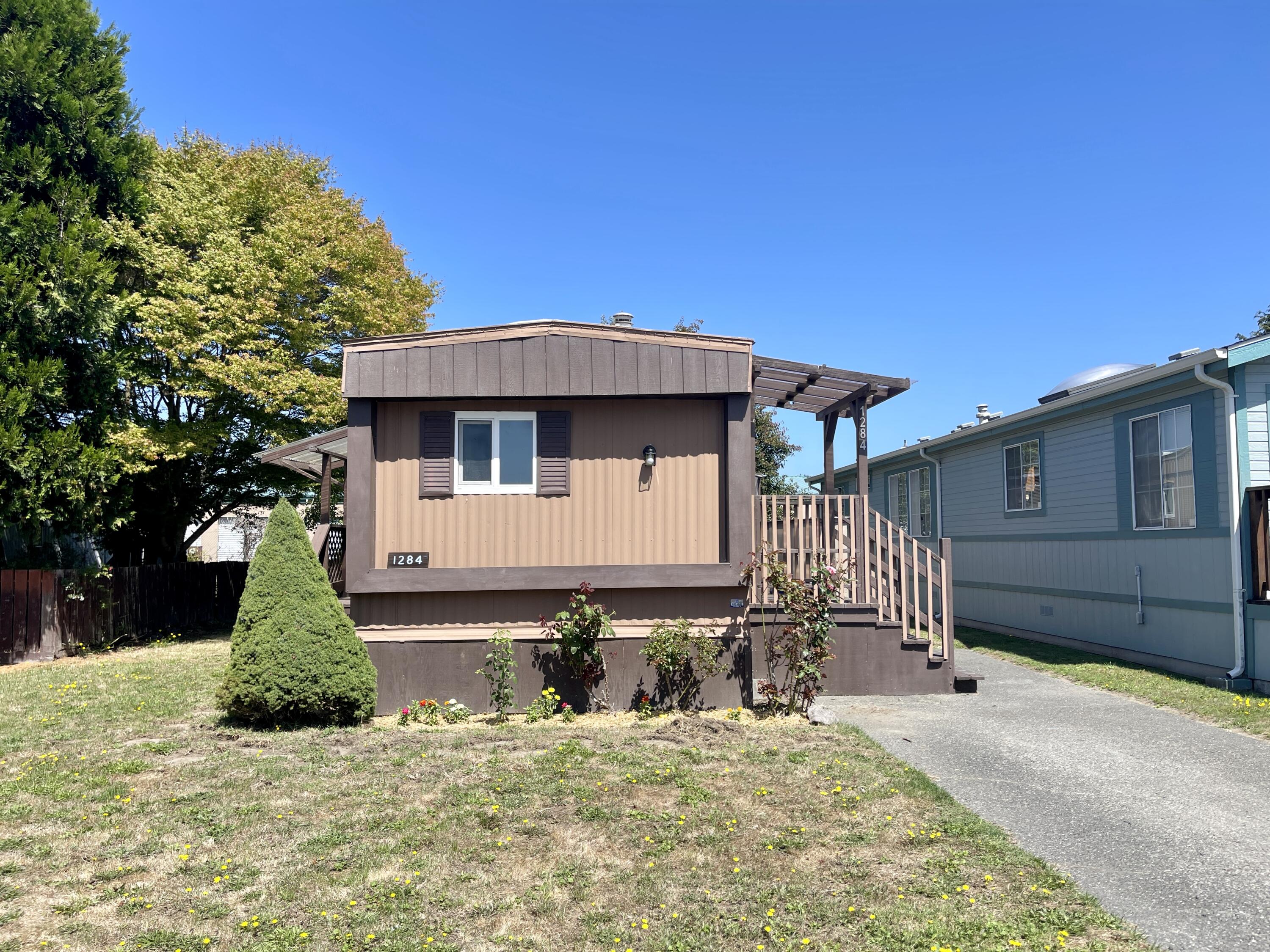 1284 Poplar Drive, 44