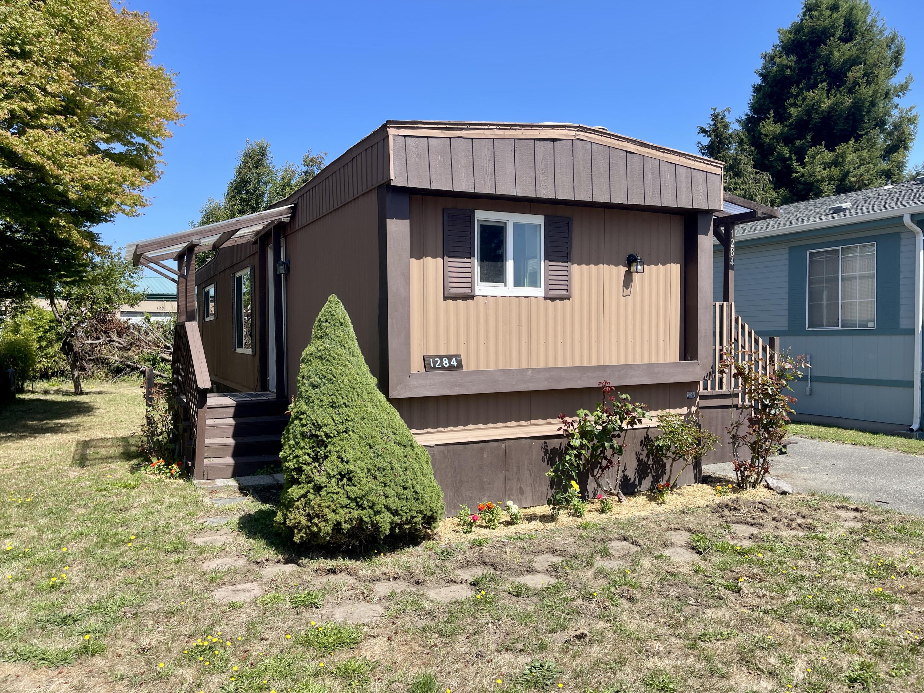 1284 Poplar Drive, 44