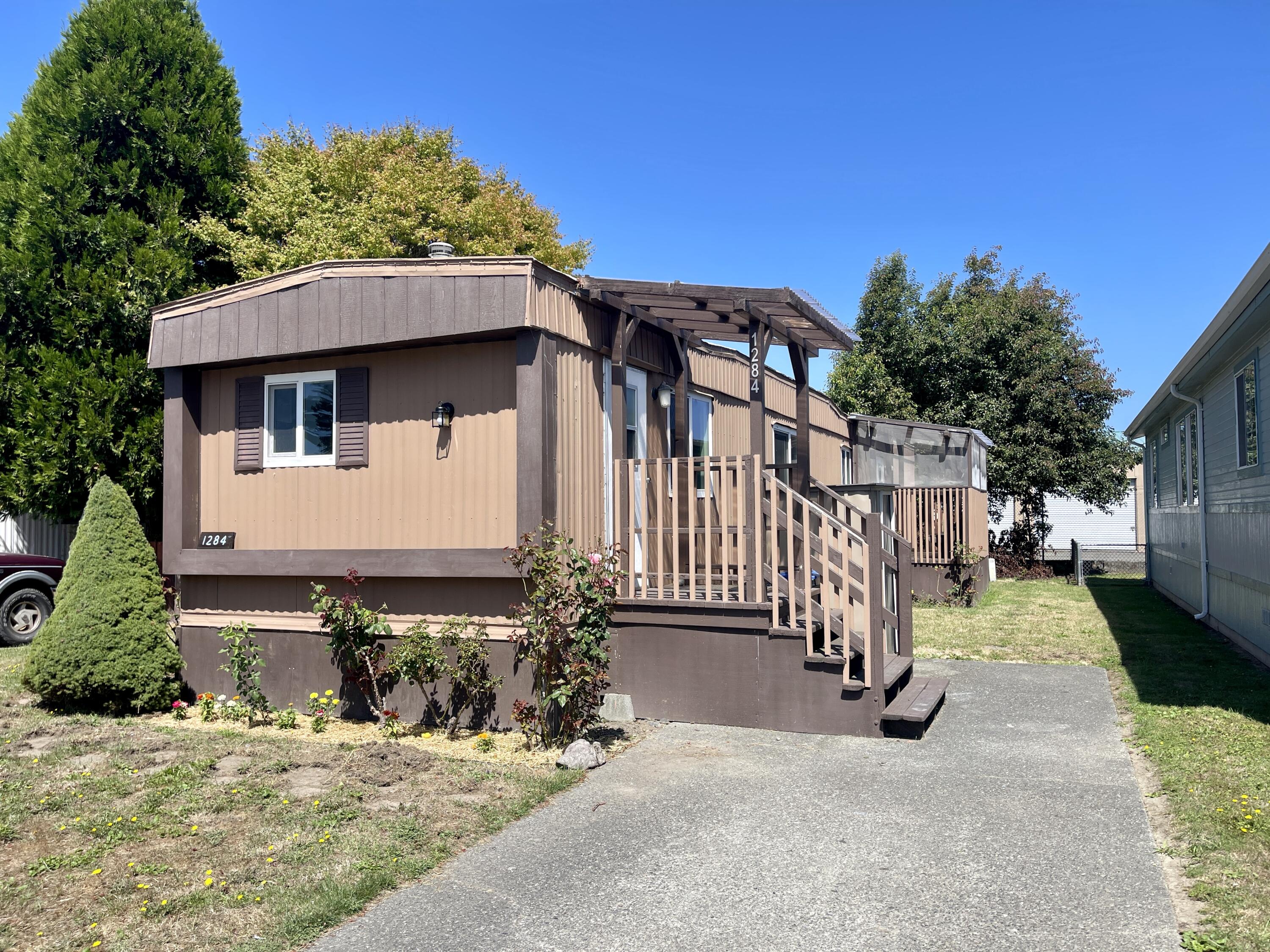 1284 Poplar Drive, 44