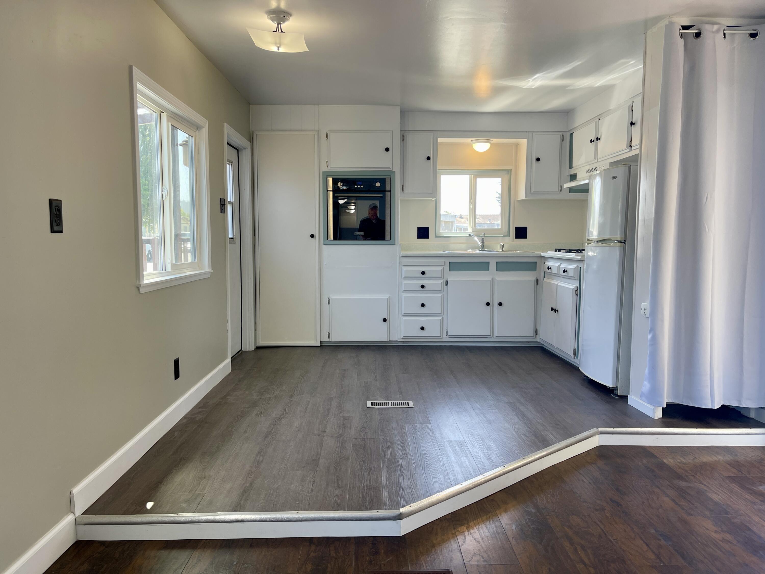 1284 Poplar Drive, 44