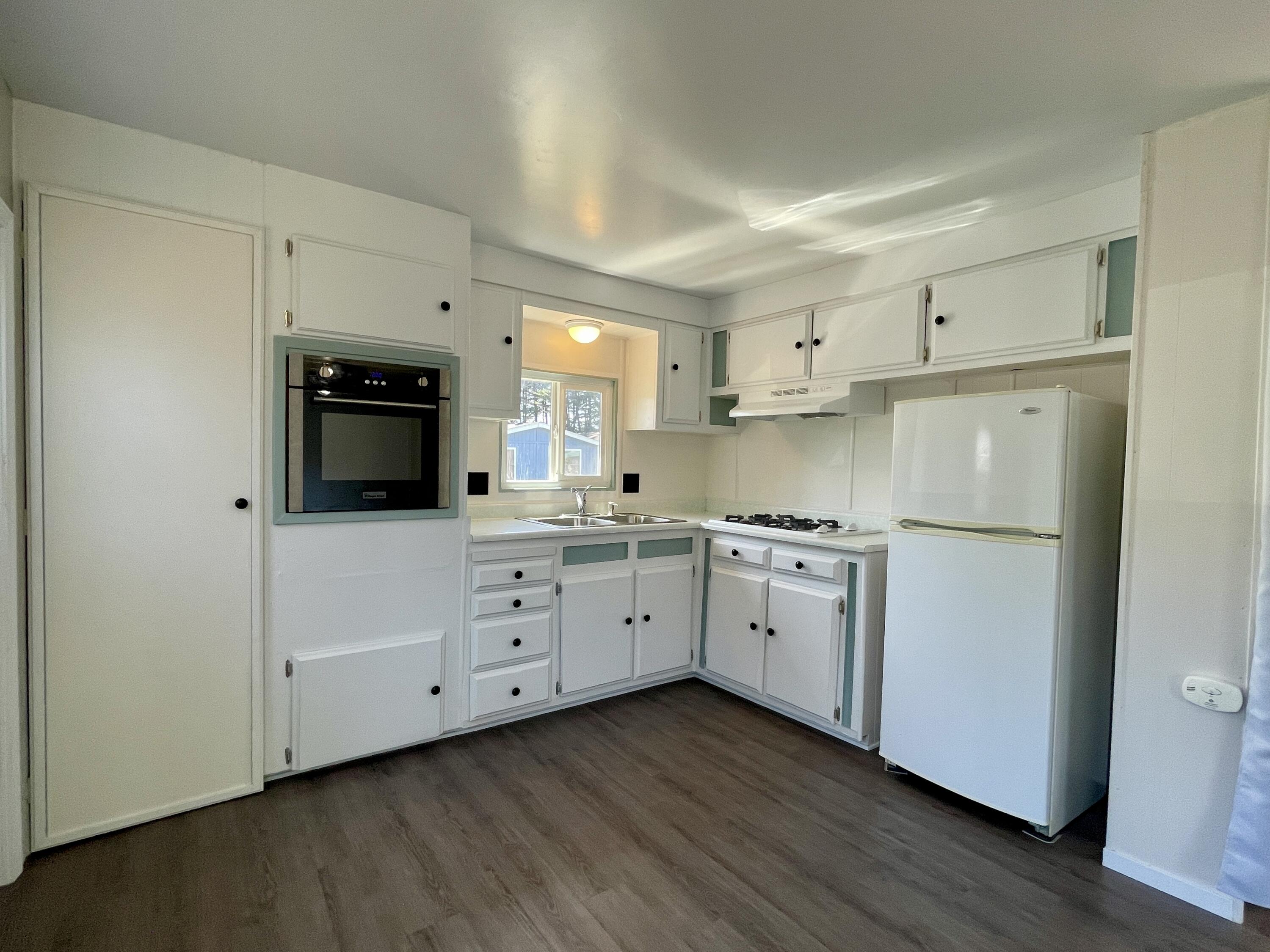 1284 Poplar Drive, 44