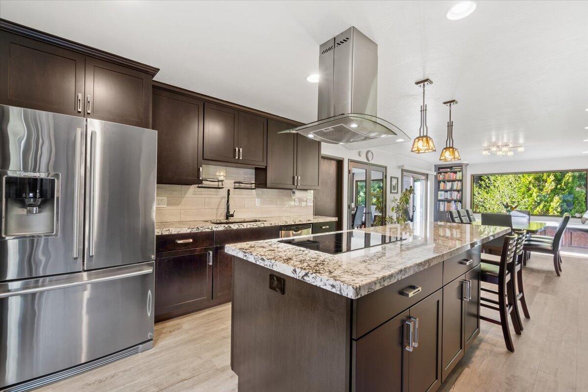 5095 Woodland Way, 000
