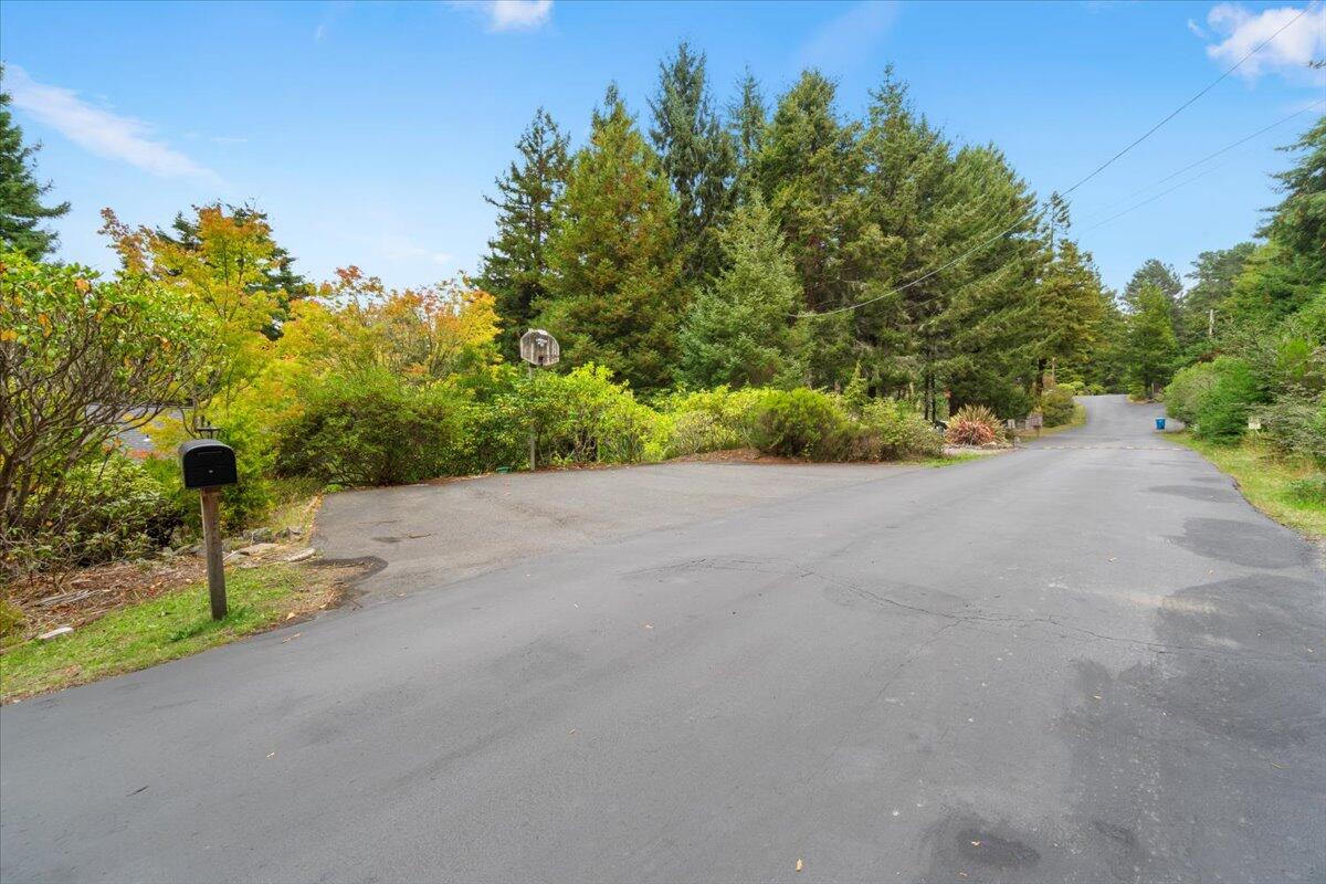 5095 Woodland Way, 000