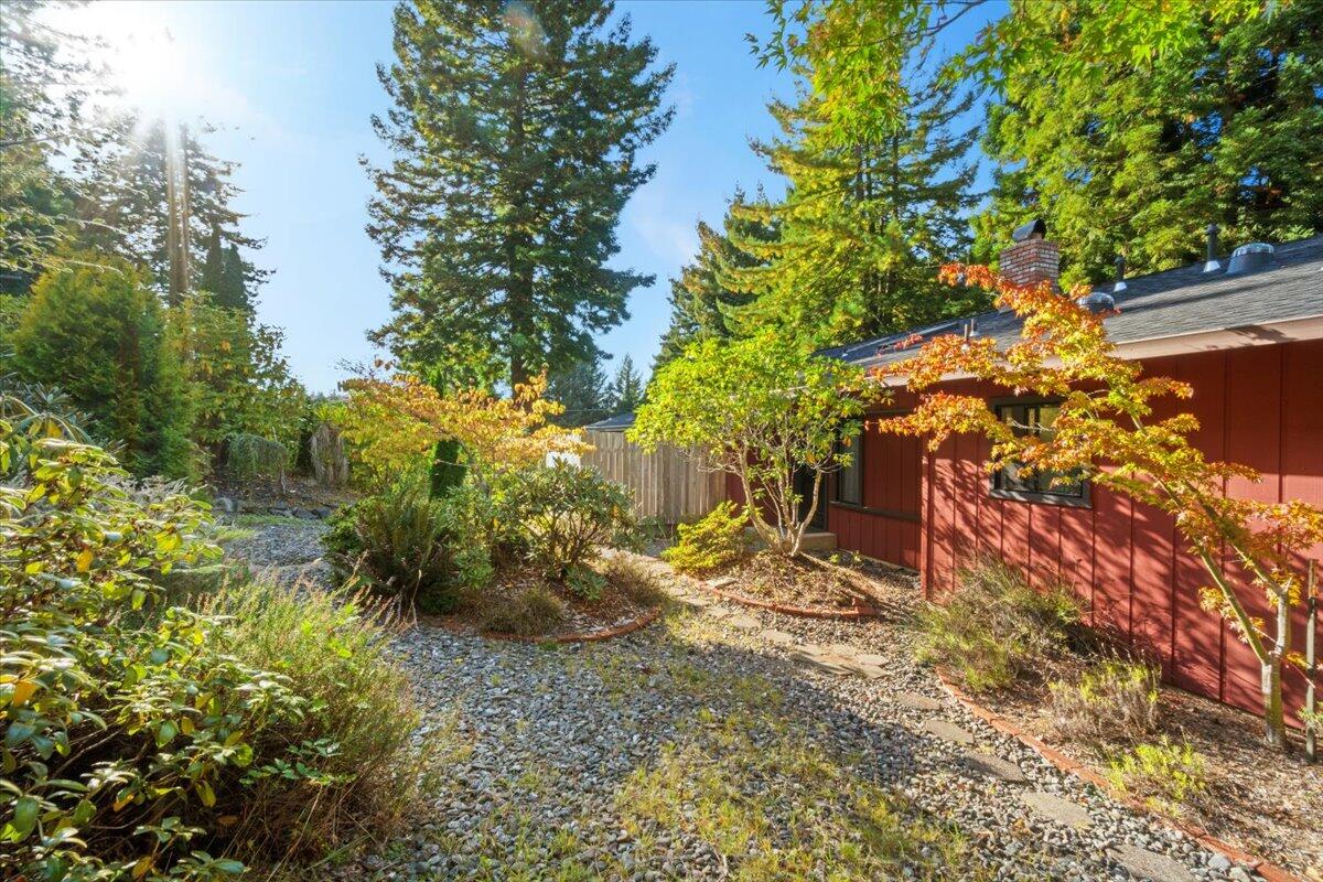 5095 Woodland Way, 000