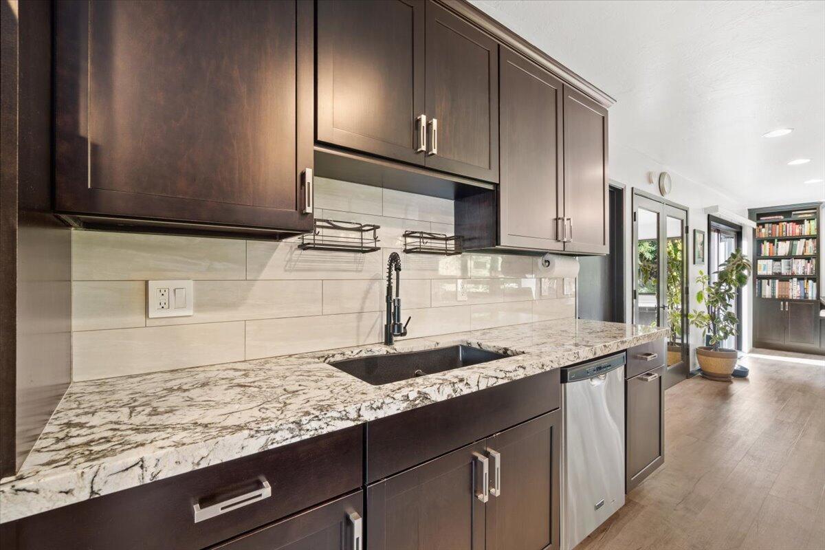 5095 Woodland Way, 000