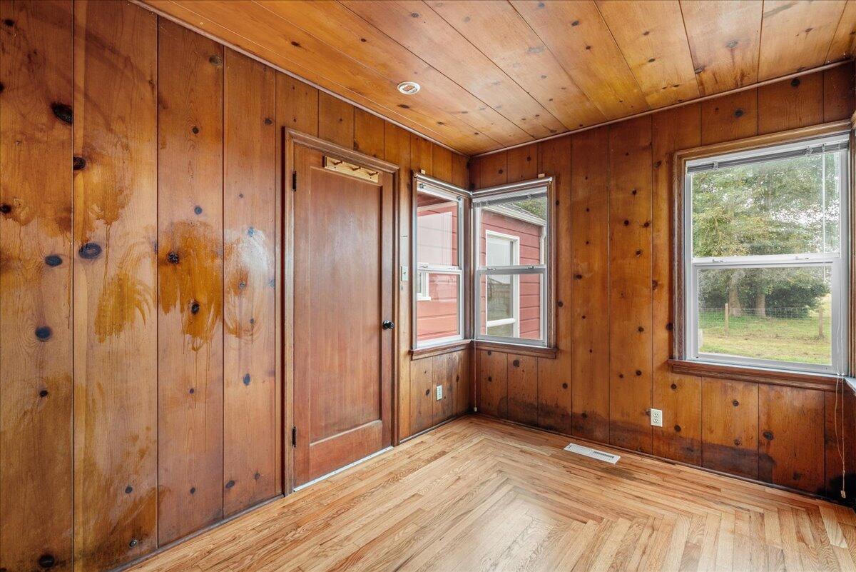 1046 Mad River Road