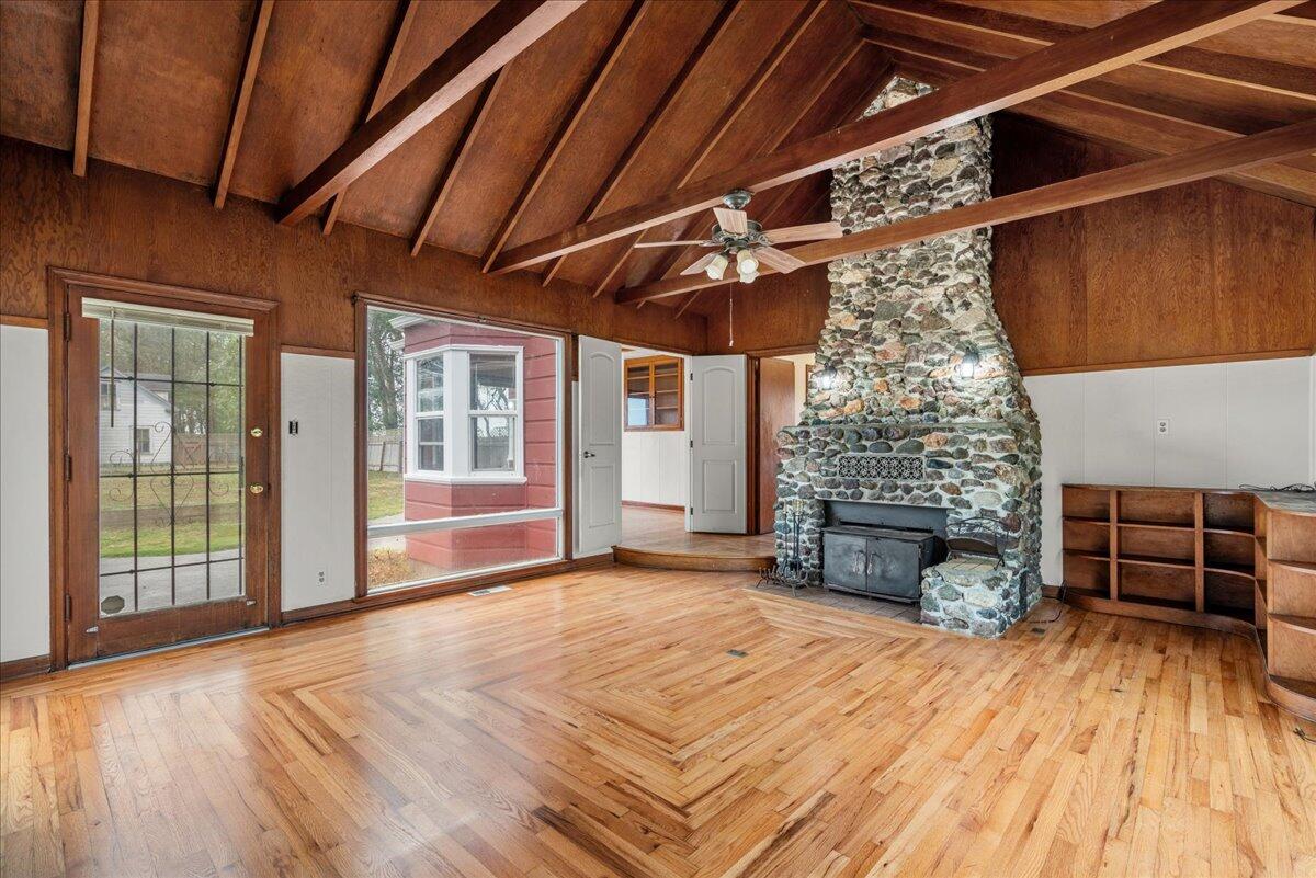 1046 Mad River Road