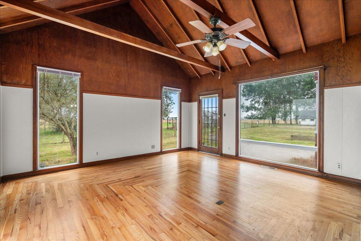 1046 Mad River Road