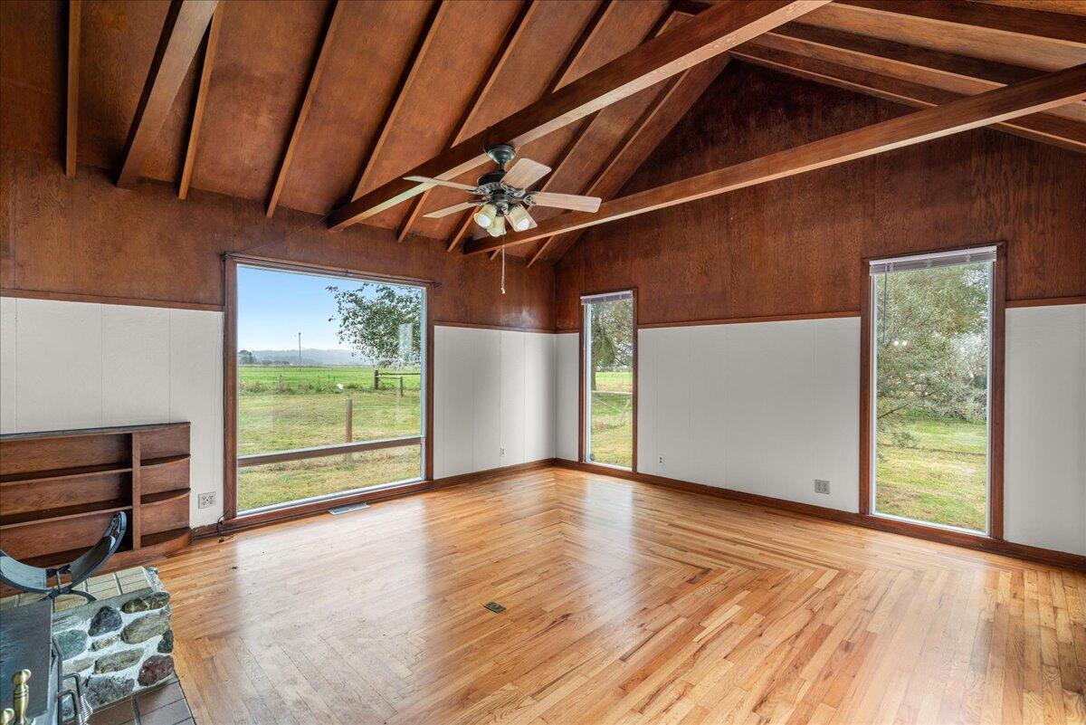 1046 Mad River Road