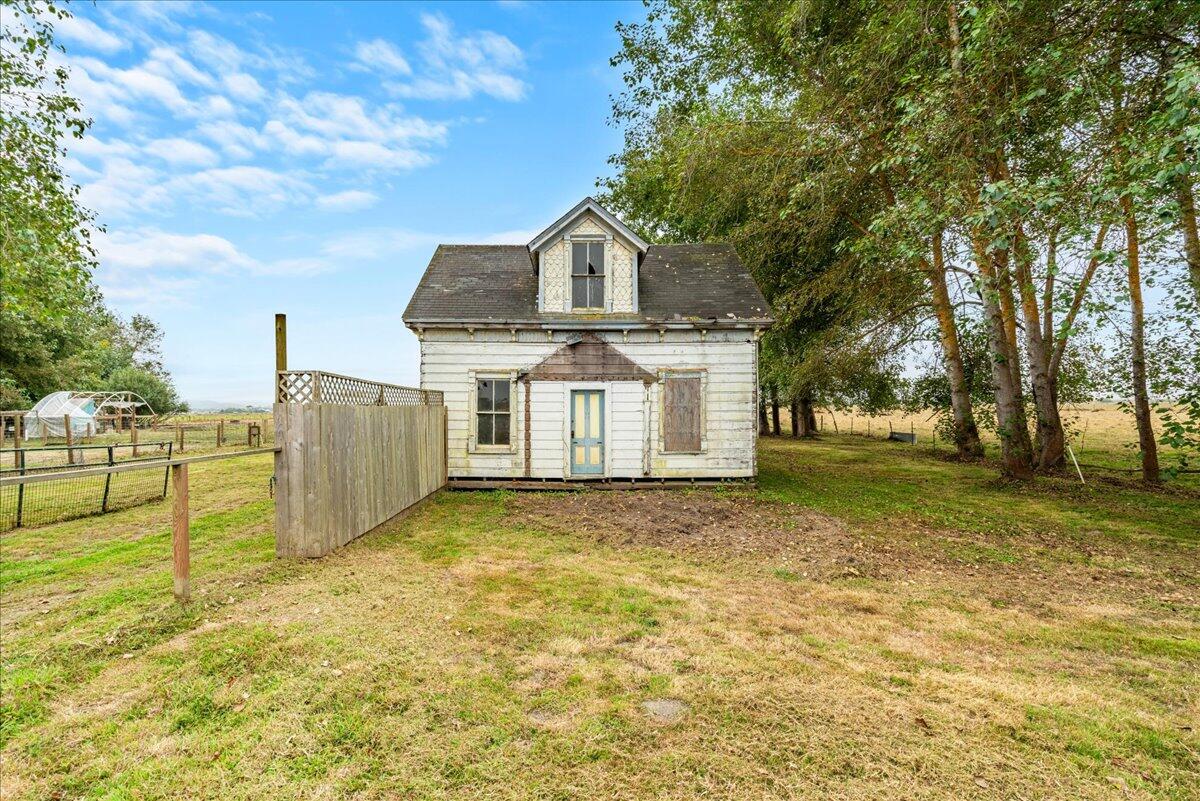 1046 Mad River Road