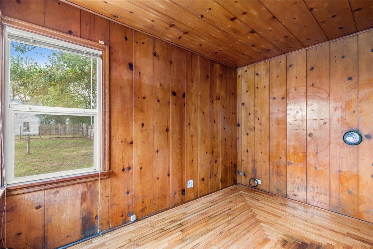 1046 Mad River Road