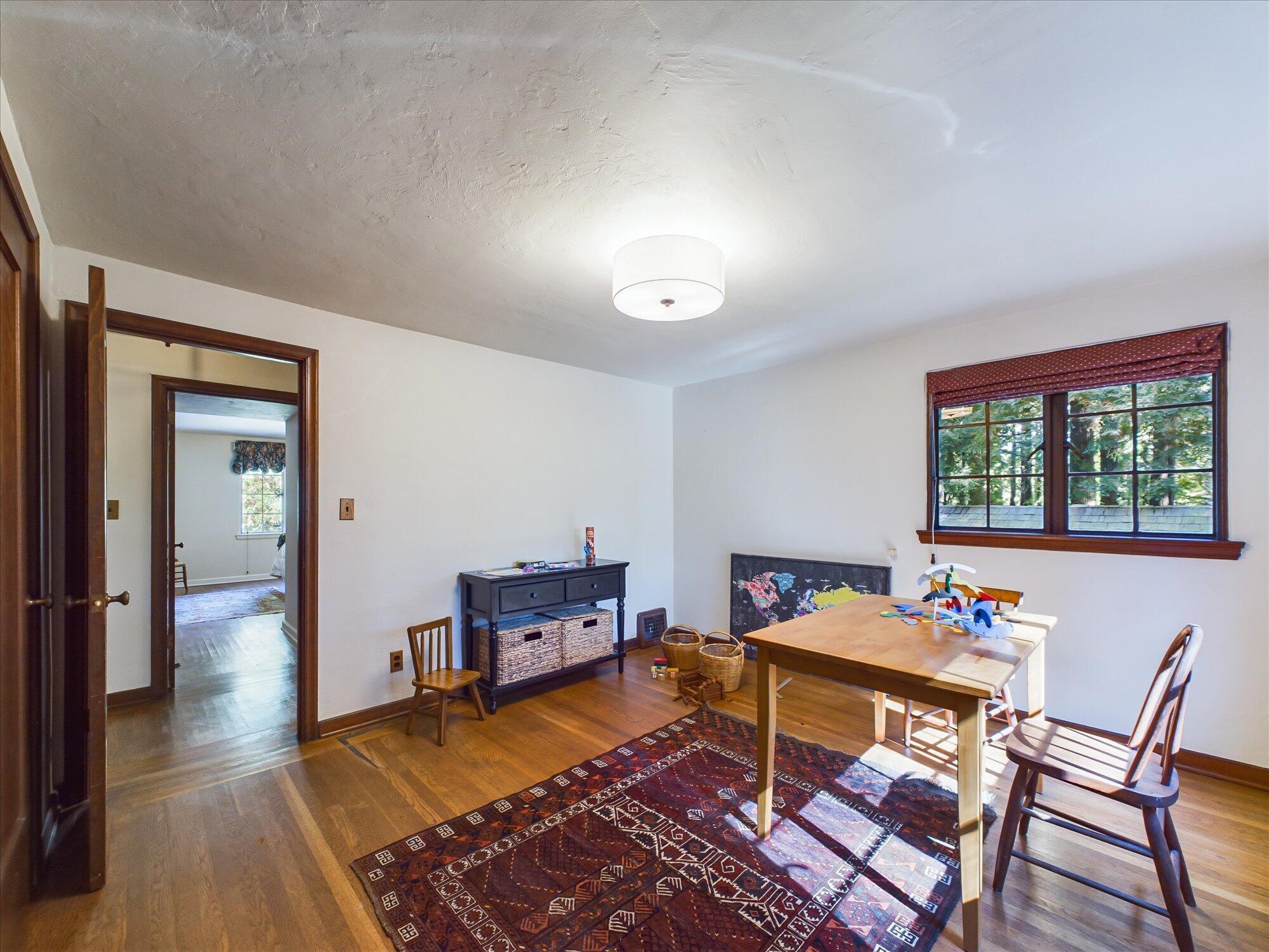 1060/1200 Madrone Avenue