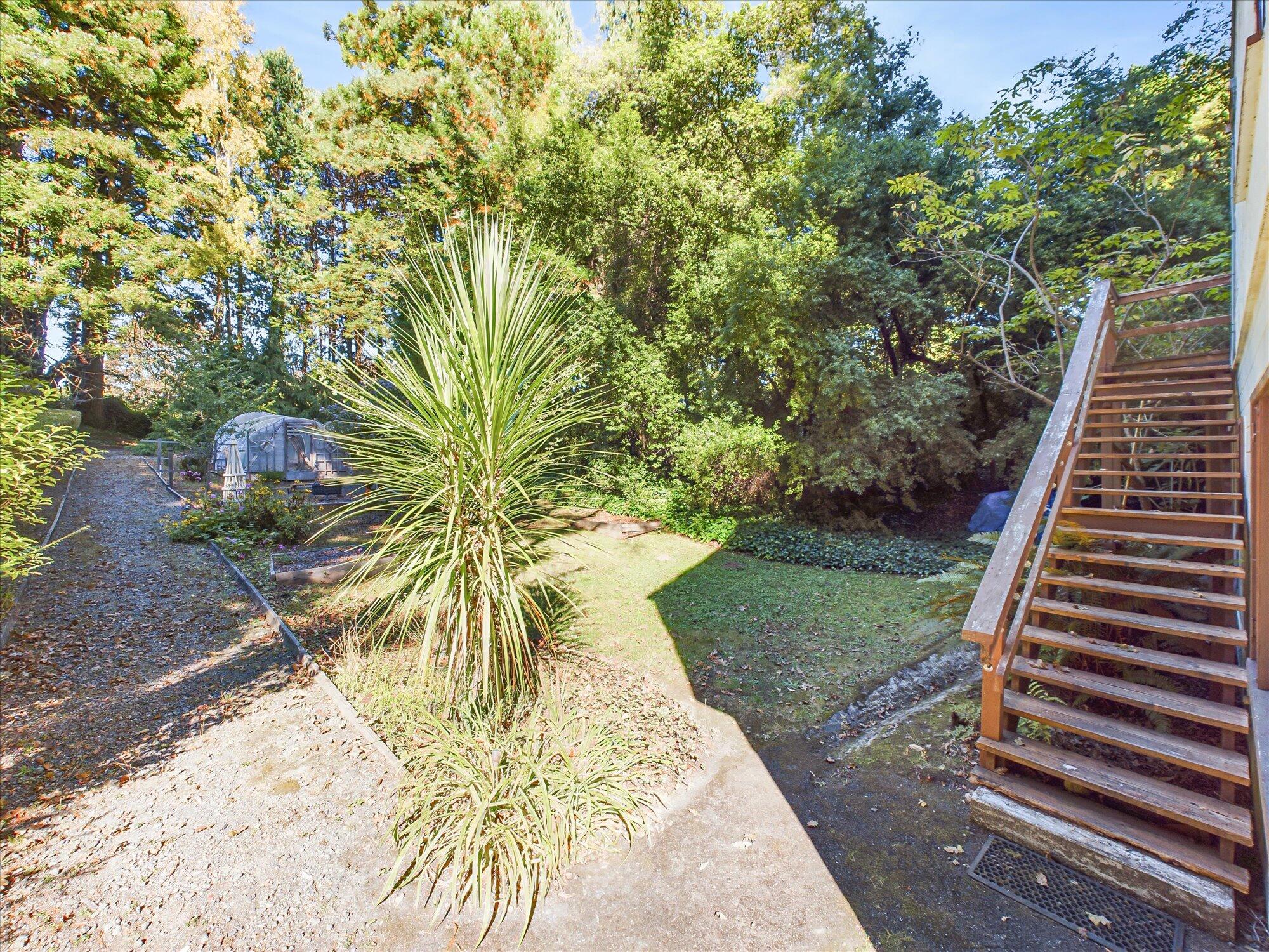 1060/1200 Madrone Avenue