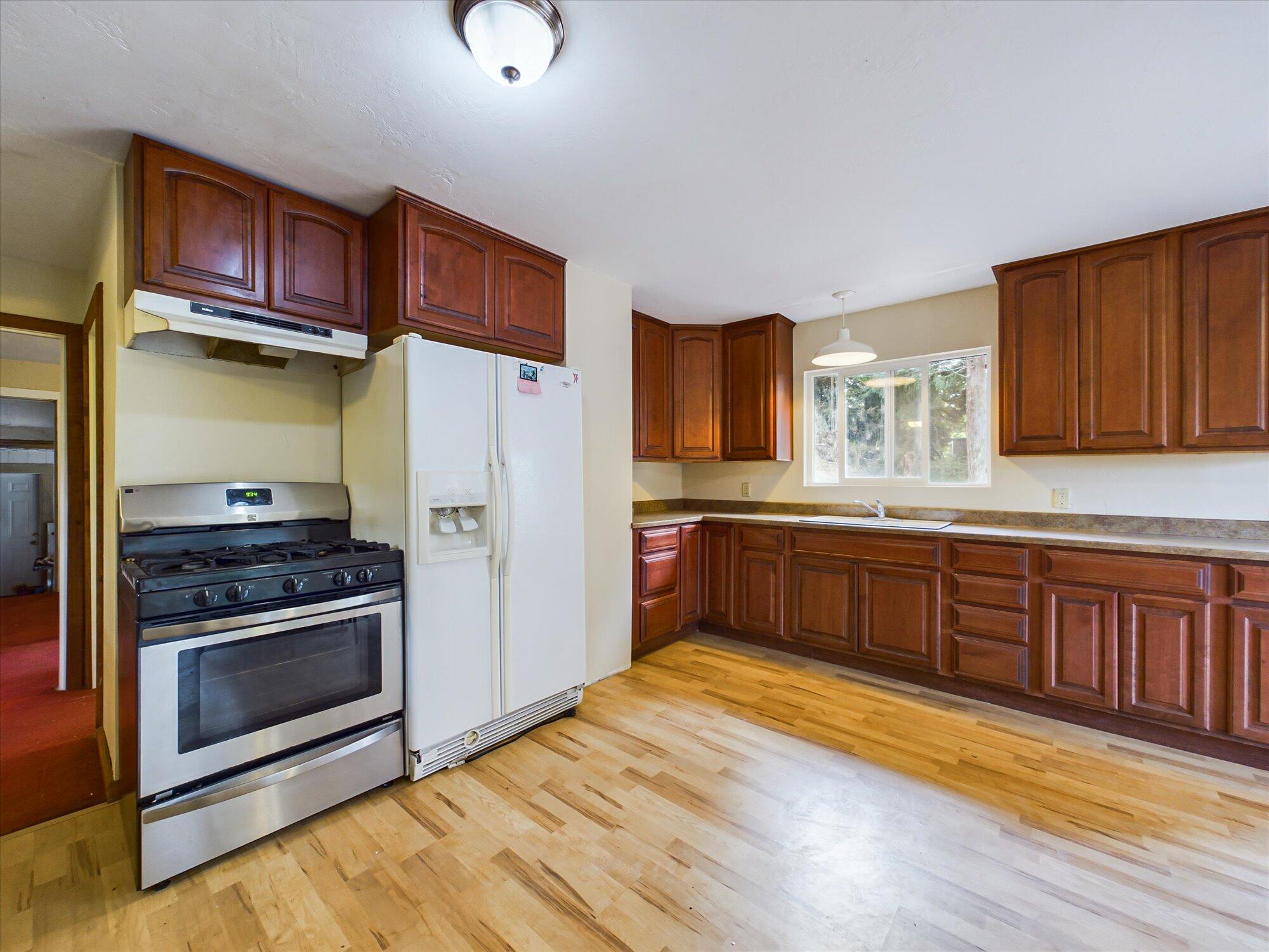 3128 &3162 Greenwood Heights Drive