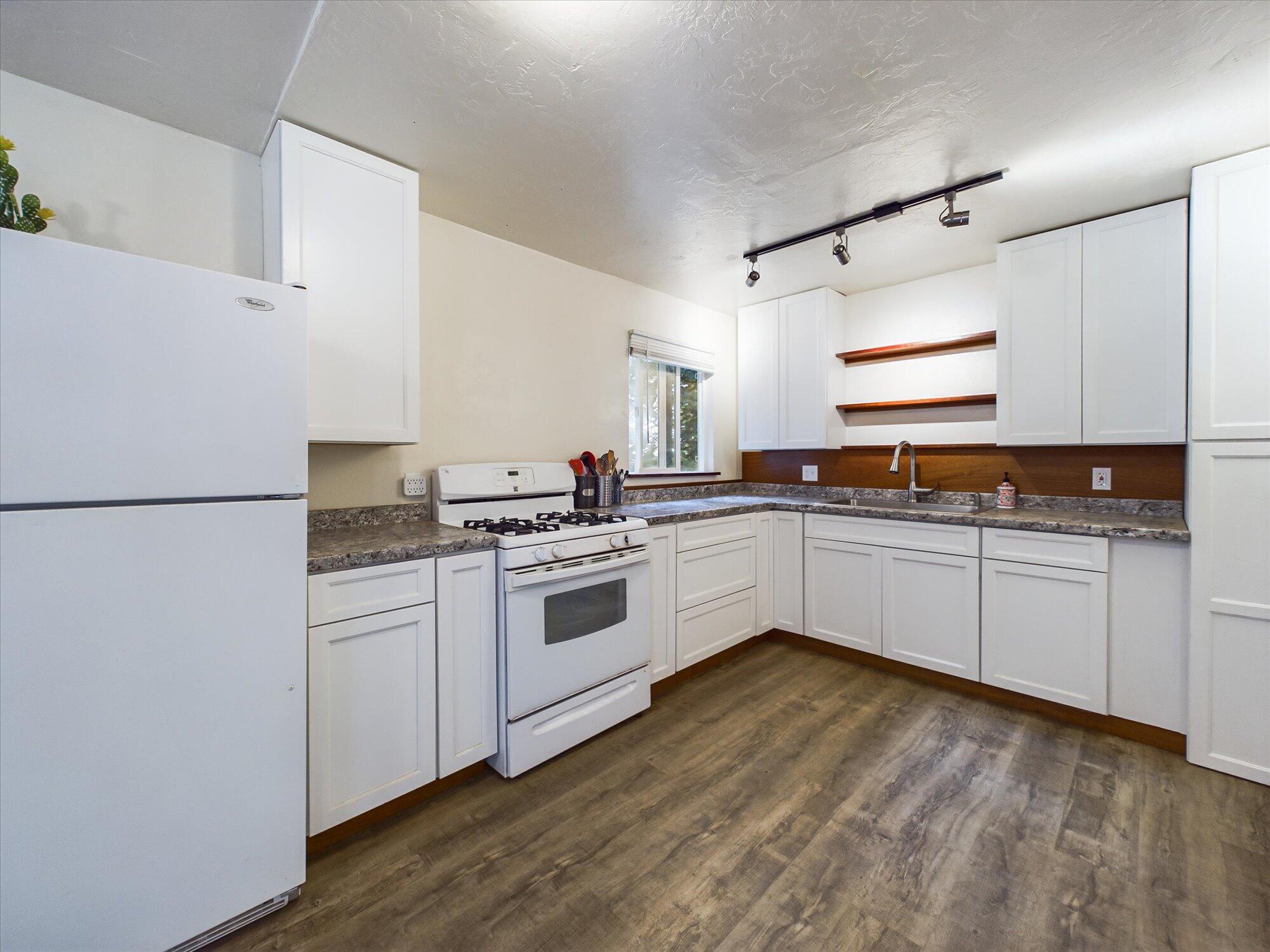 3128 &3162 Greenwood Heights Drive