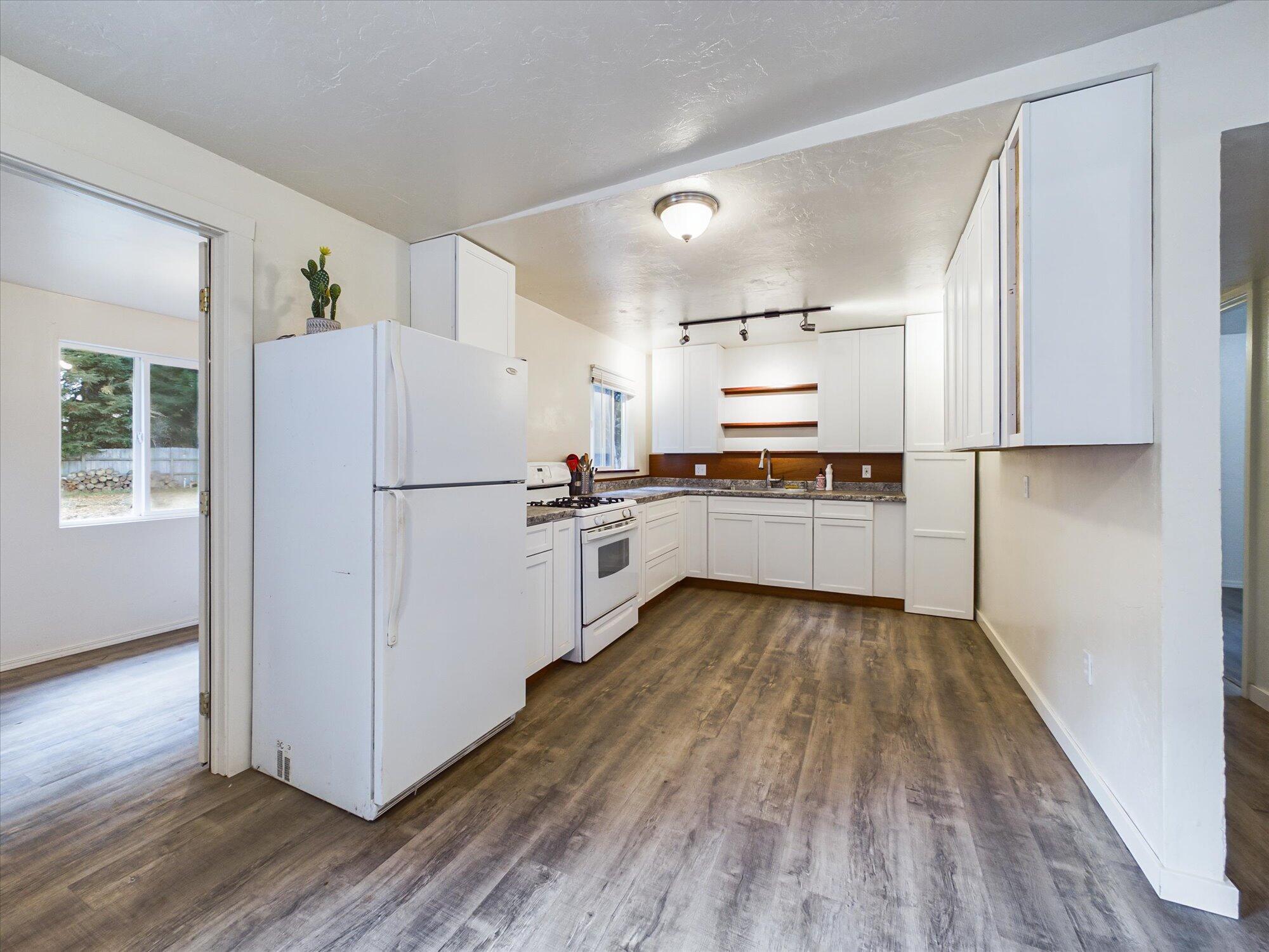 3128 &3162 Greenwood Heights Drive