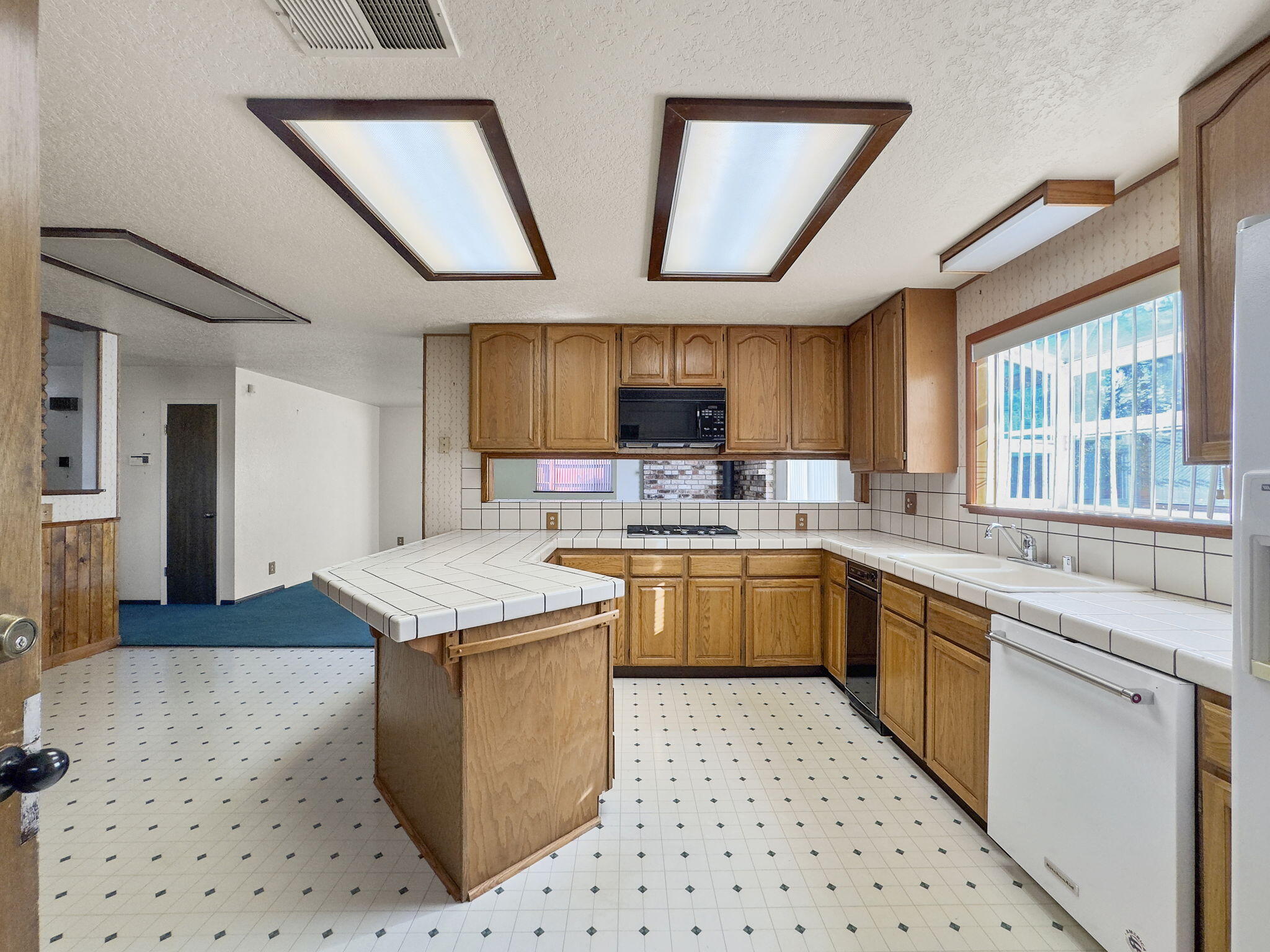 5457 Noe Avenue