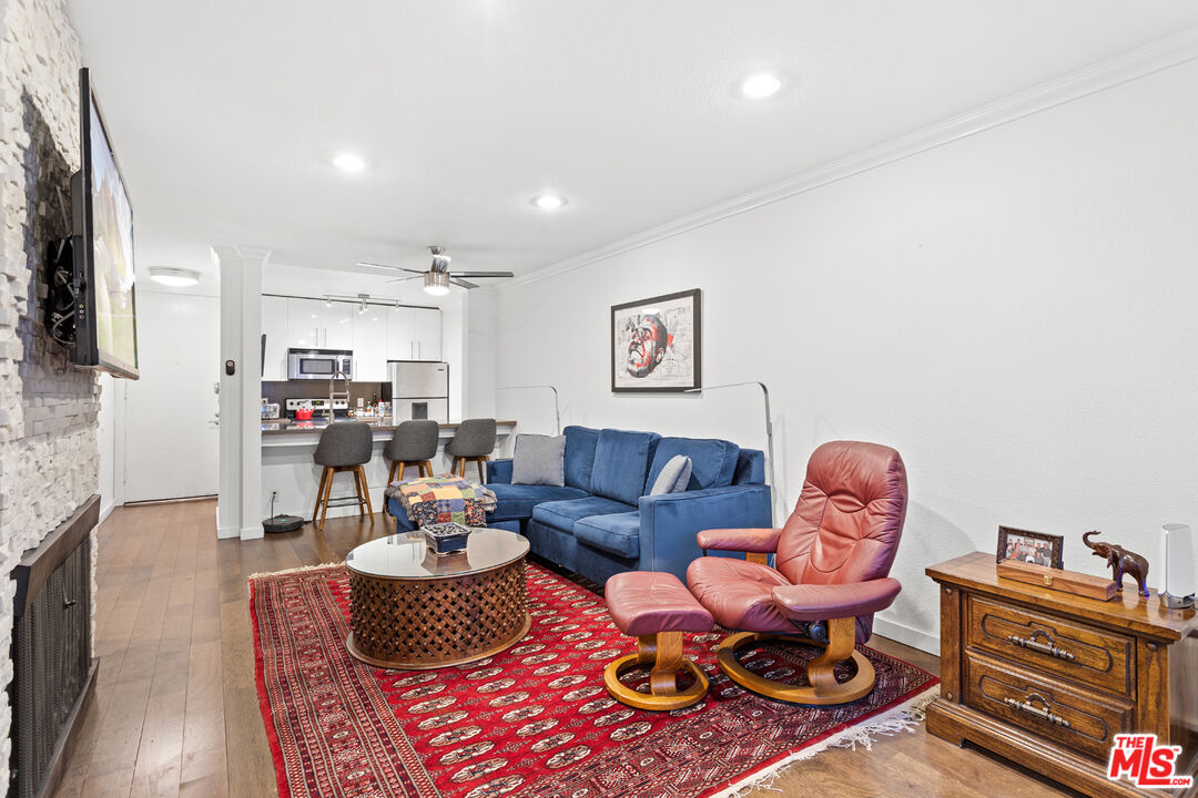 141 S Clark Dr Unit: 226