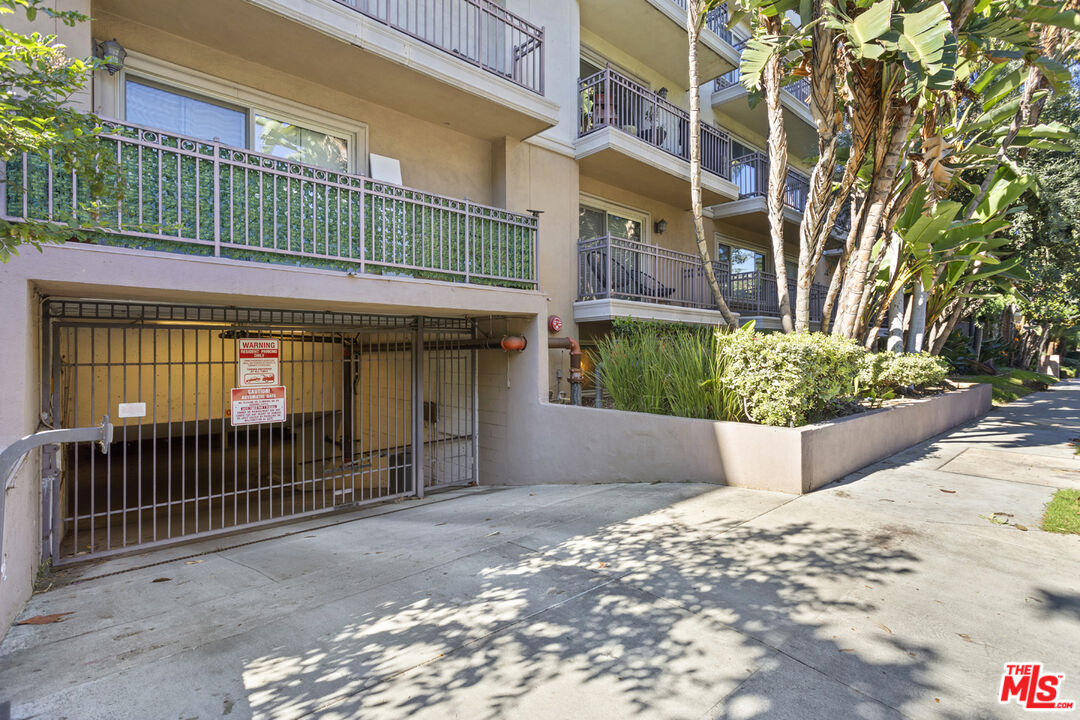 141 S Clark Dr Unit: 226