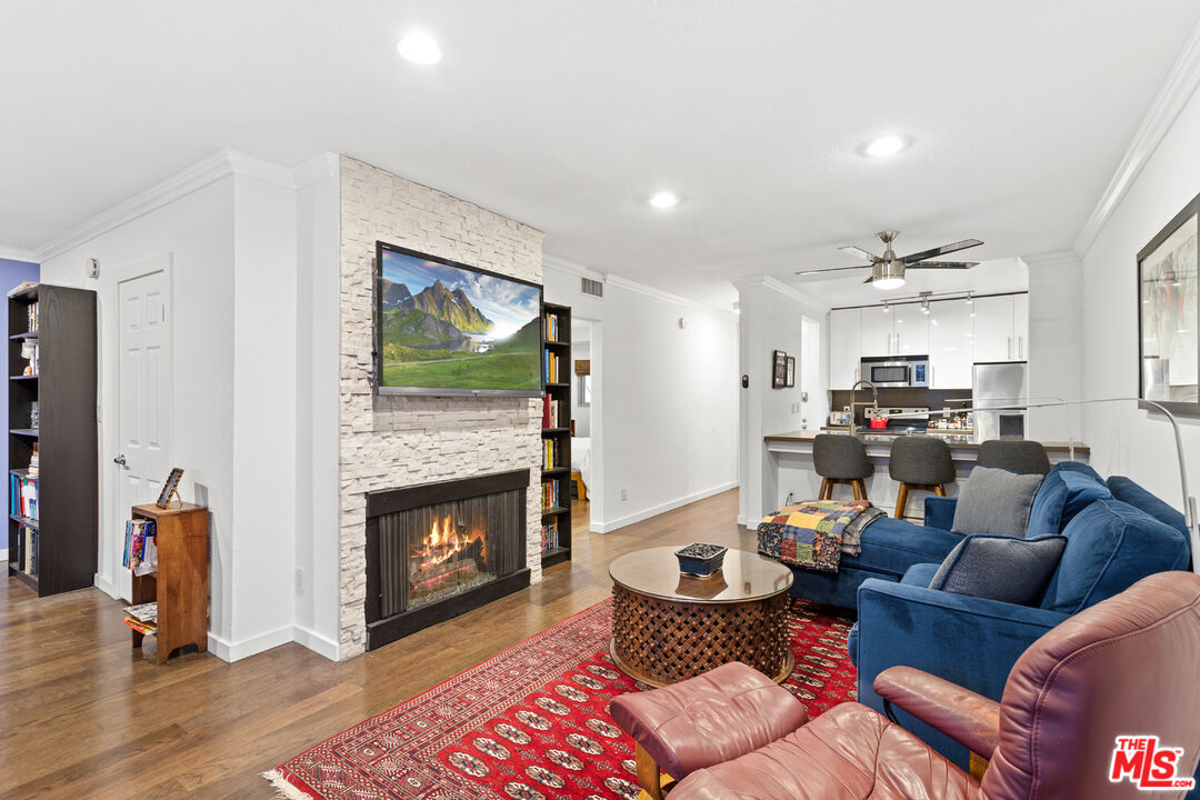 141 S Clark Dr Unit: 226