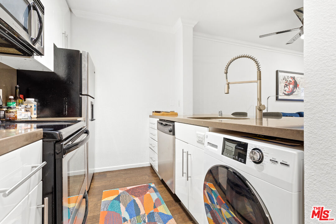 141 S Clark Dr Unit: 226