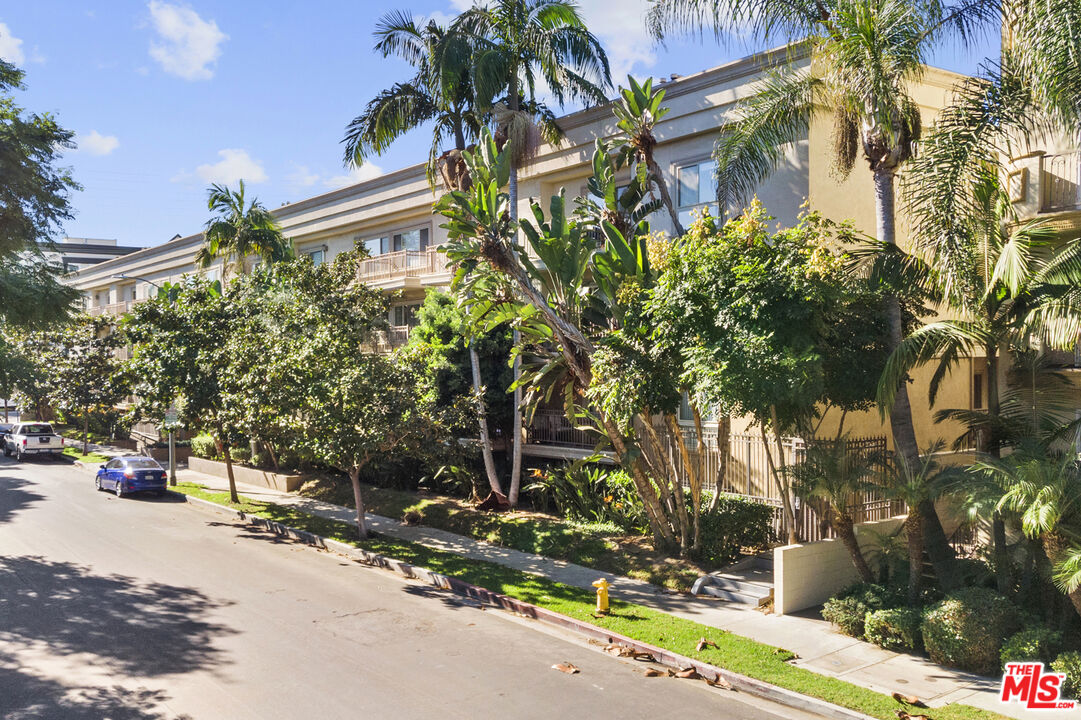 141 S Clark Dr Unit: 226