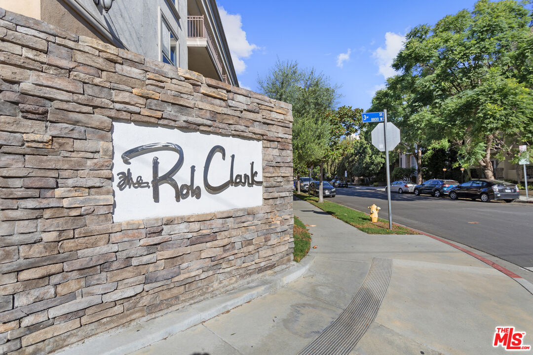 141 S Clark Dr Unit: 226