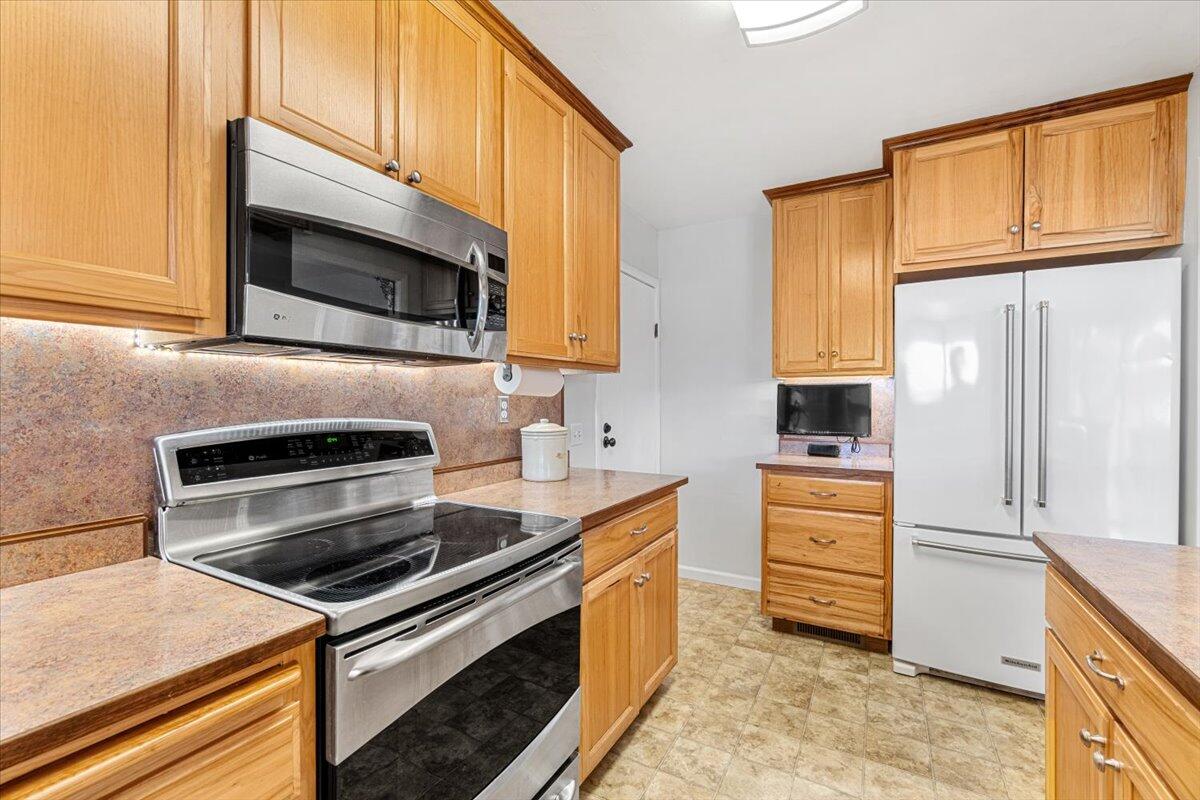 1146 Crestview Drive