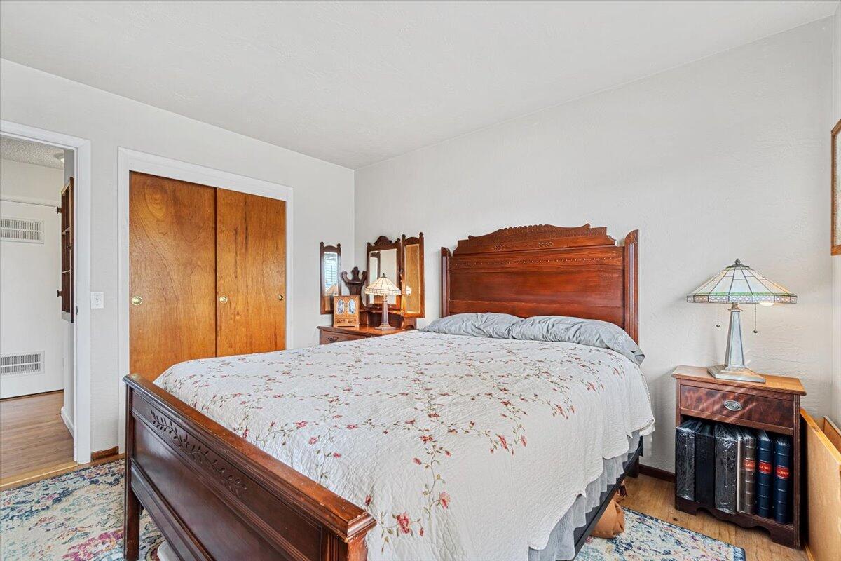 1146 Crestview Drive