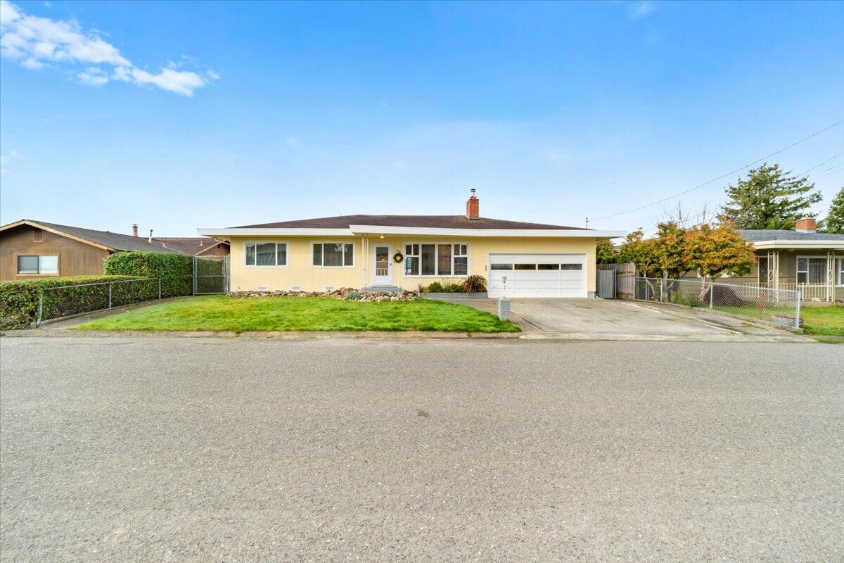 1146 Crestview Drive