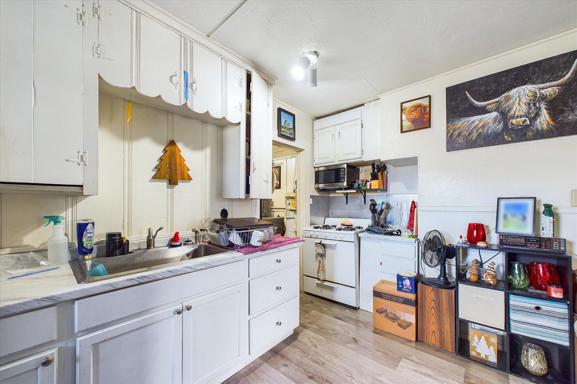170 (174) 2nd Avenue