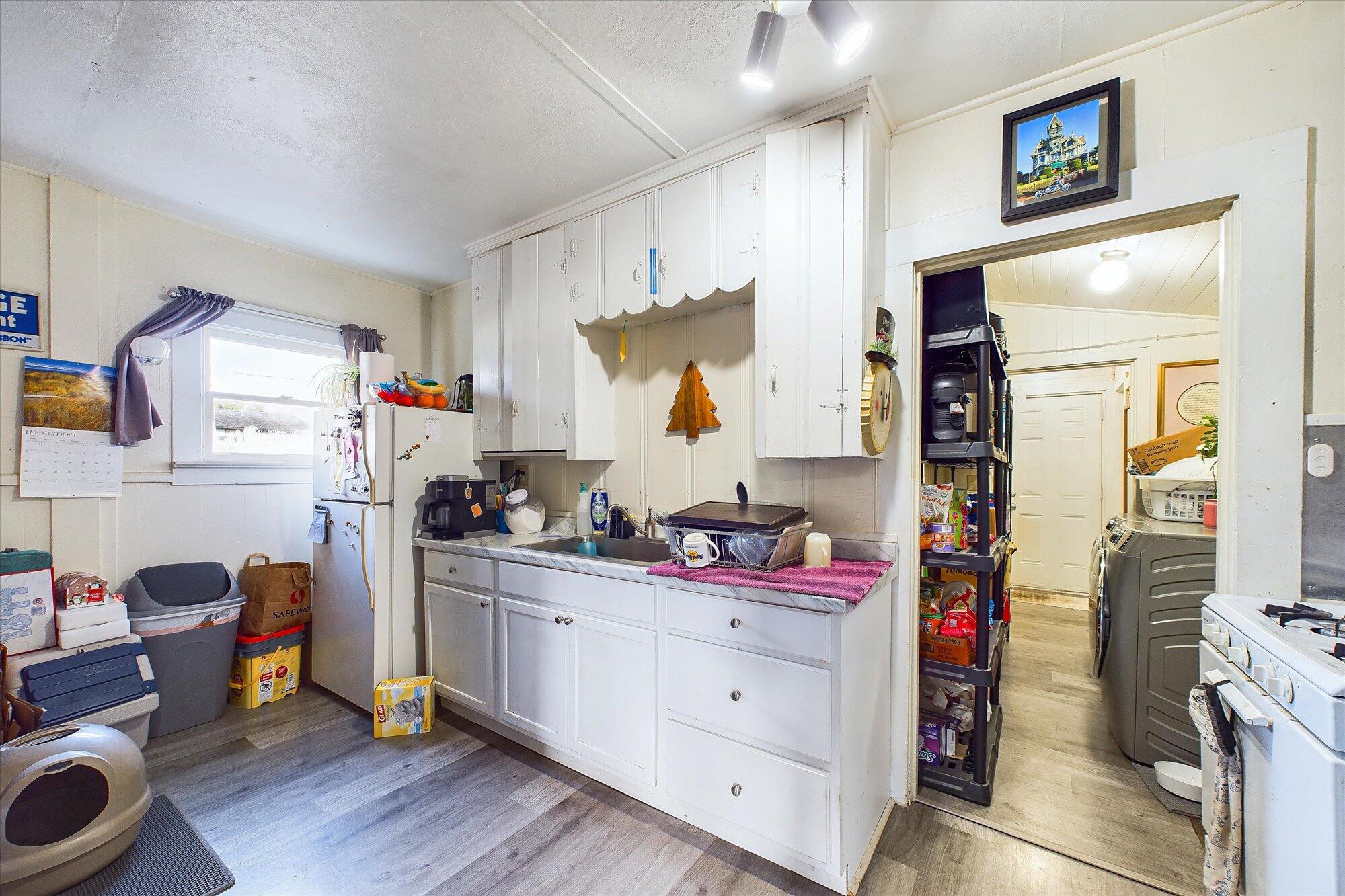 170 (174) 2nd Avenue