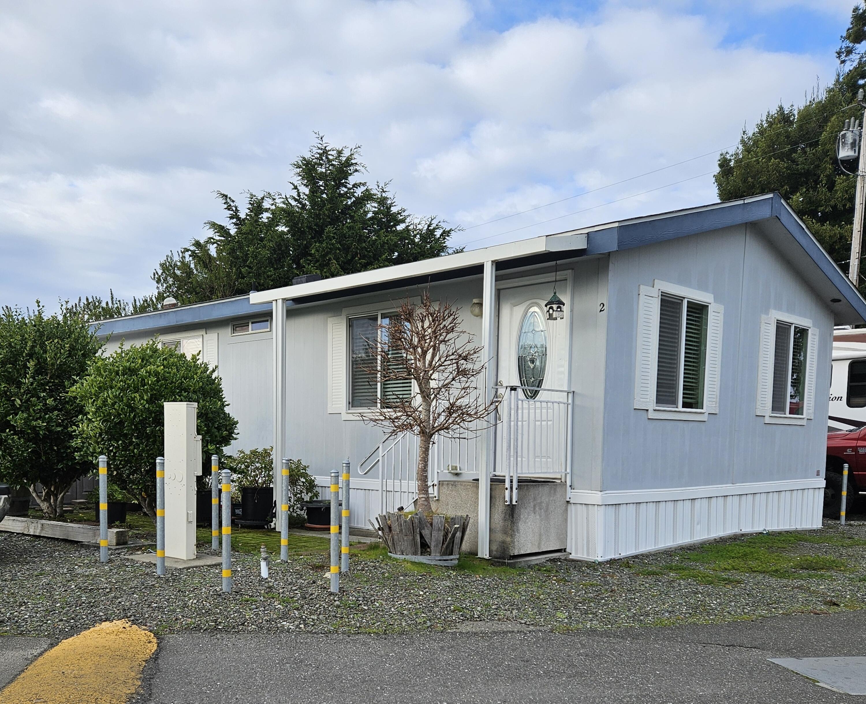 4529 Lewis Avenue, 2
