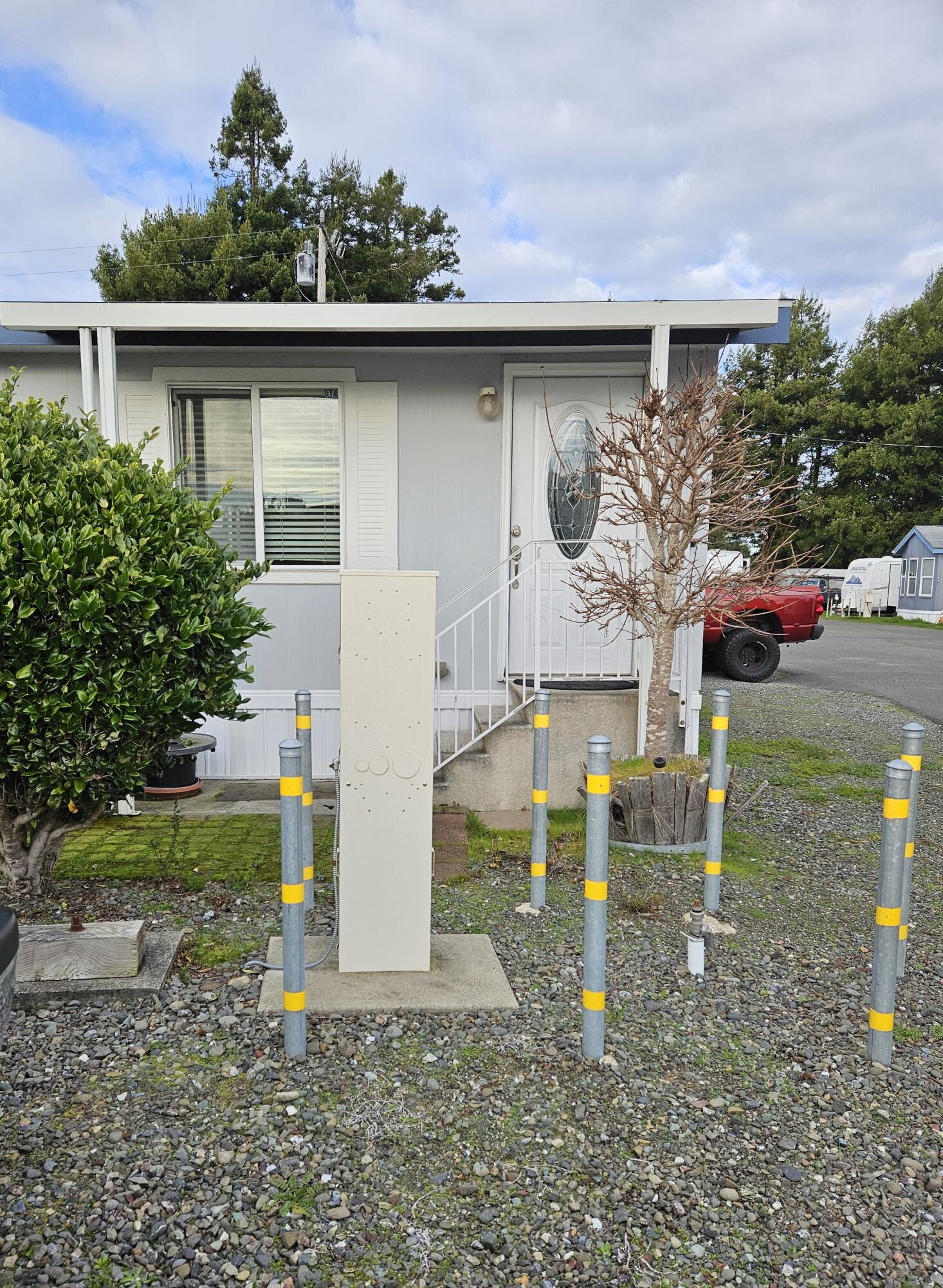 4529 Lewis Avenue, 2
