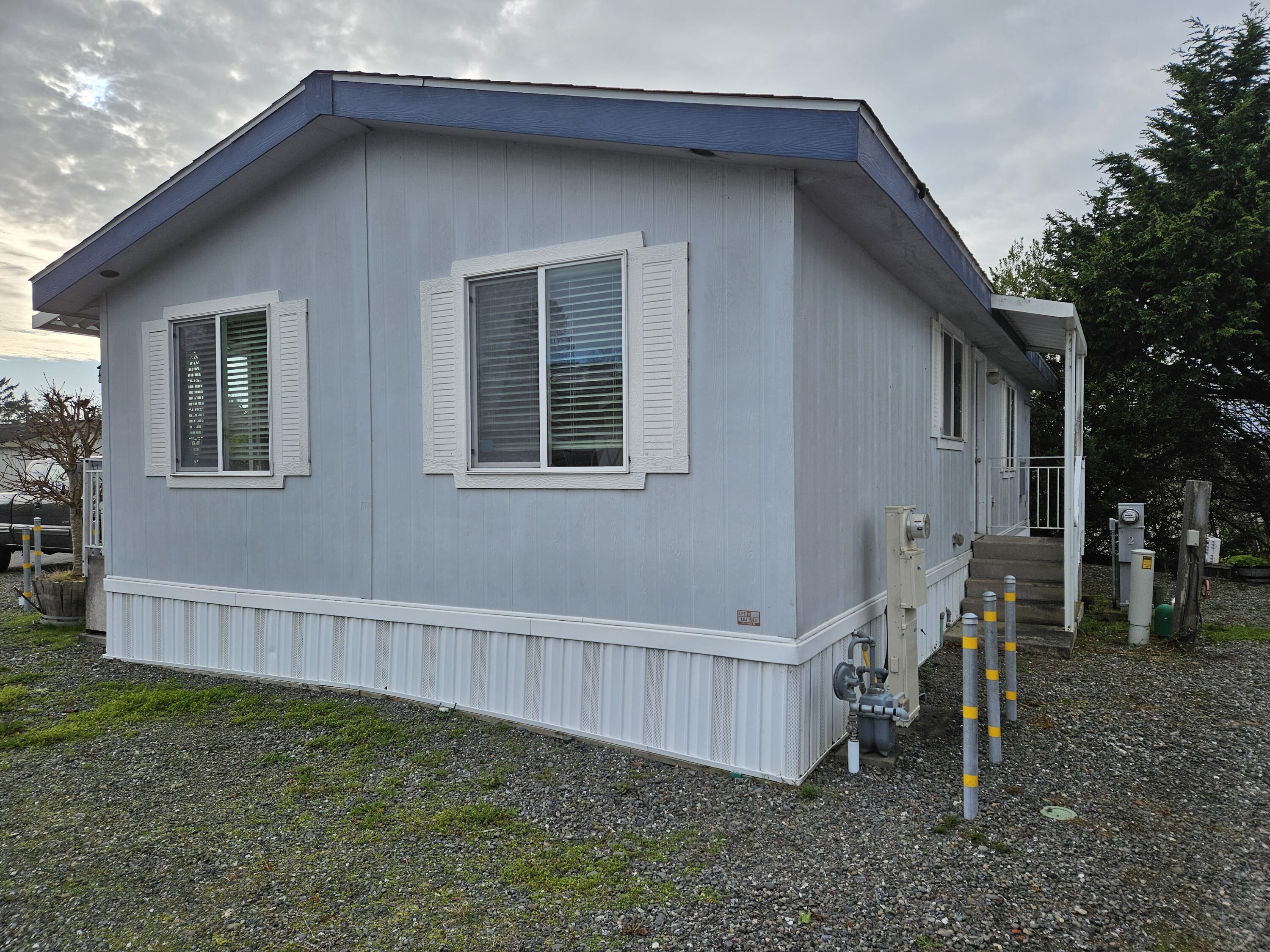 4529 Lewis Avenue, 2