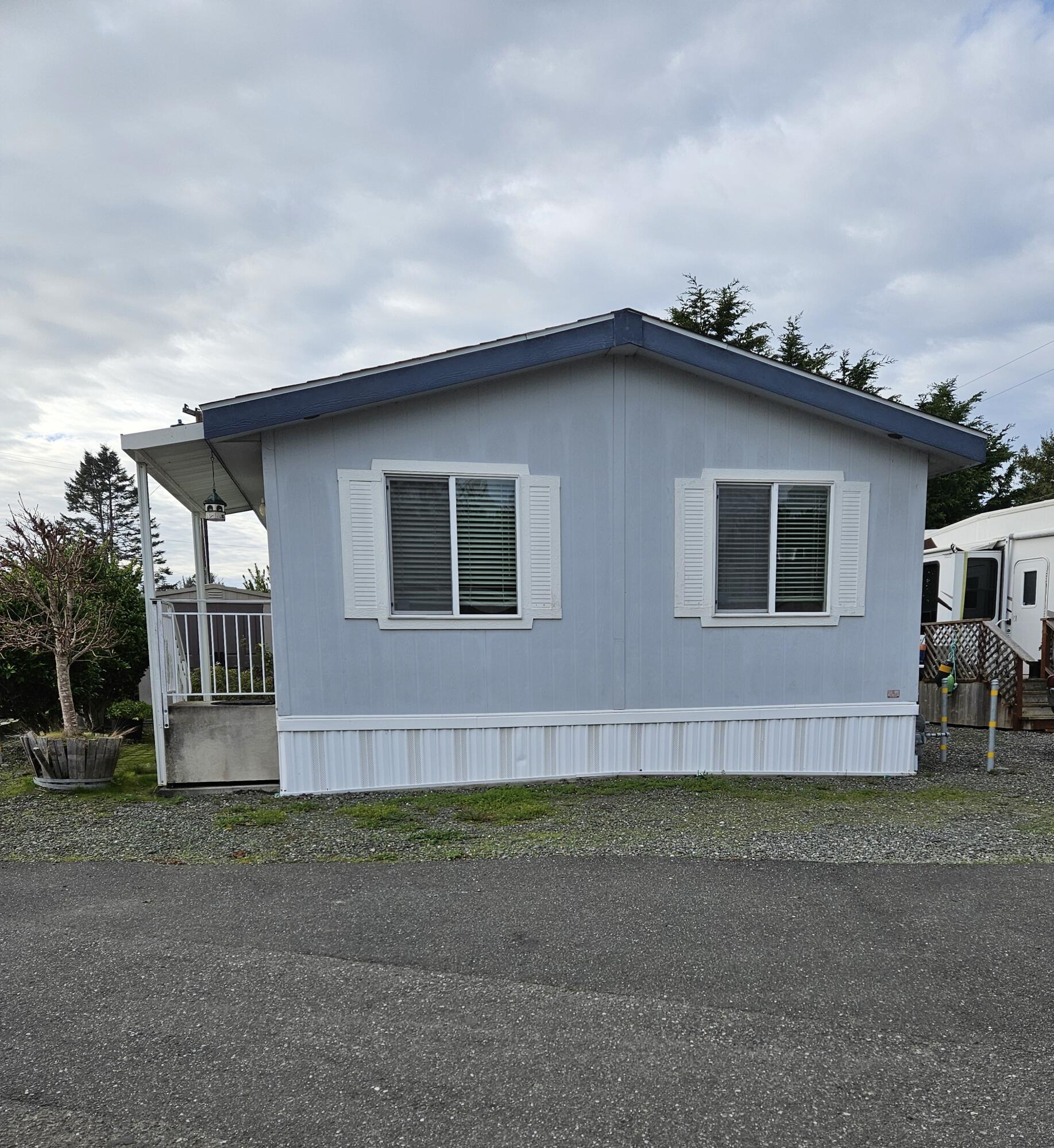 4529 Lewis Avenue, 2