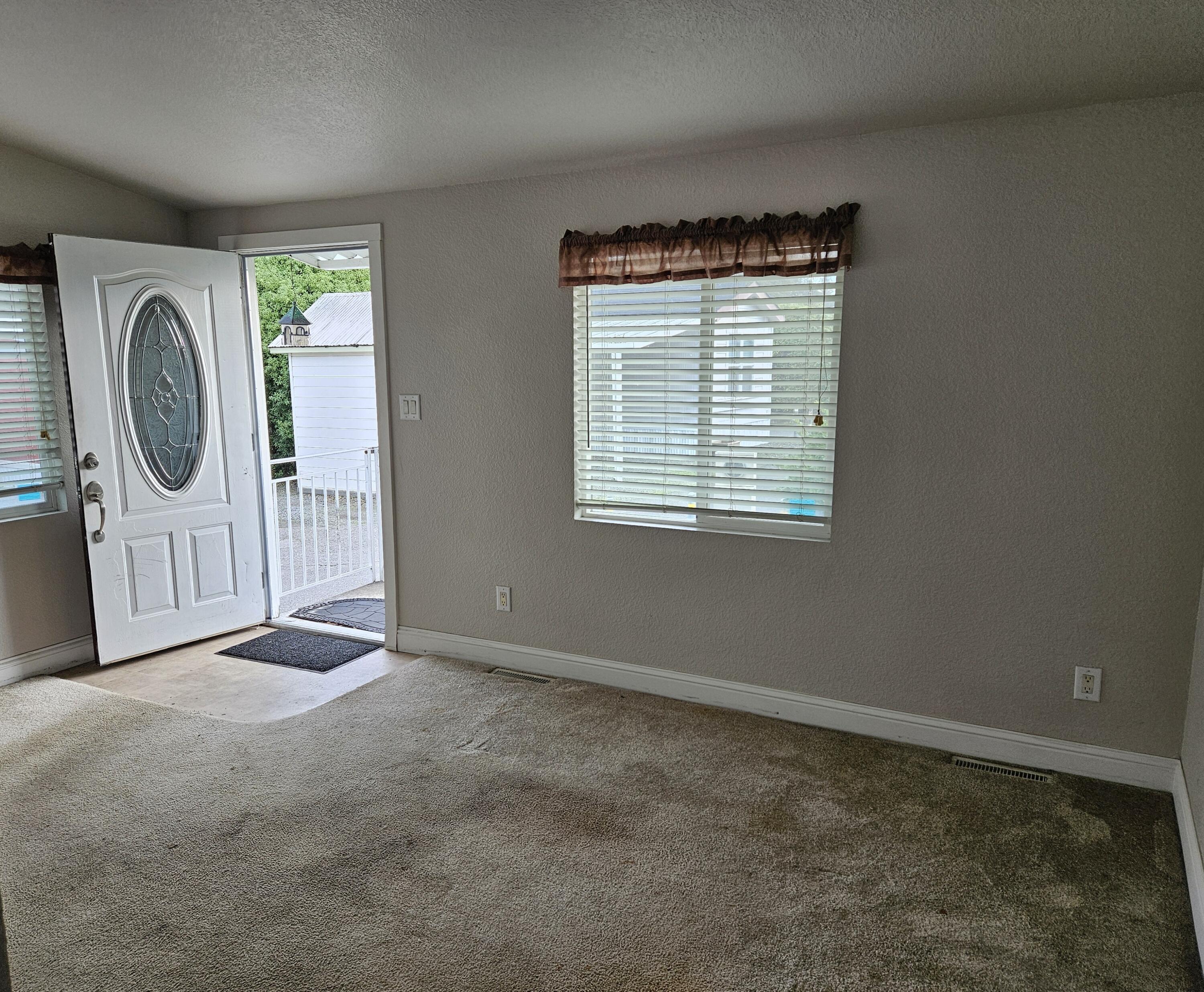 4529 Lewis Avenue, 2