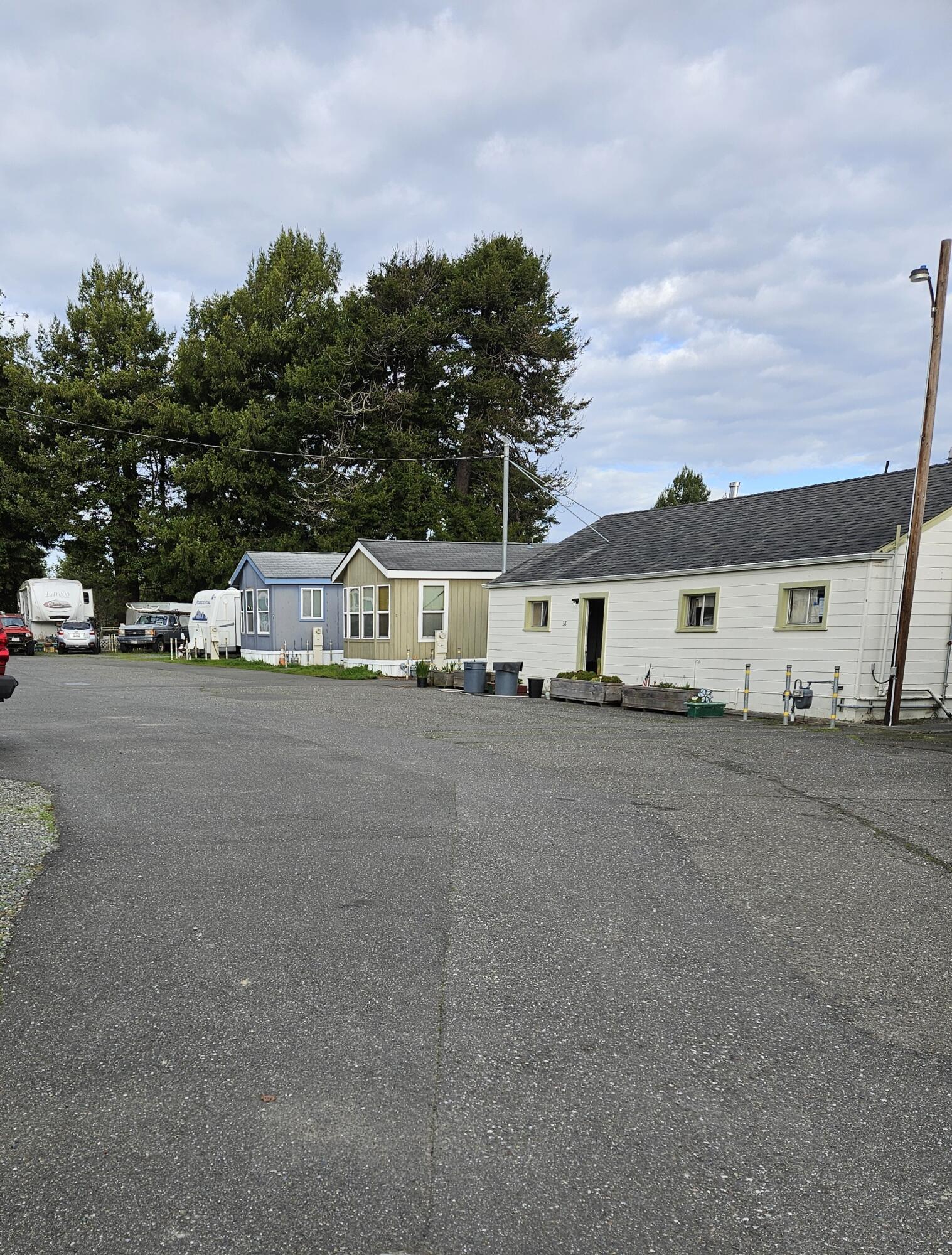 4529 Lewis Avenue, 2