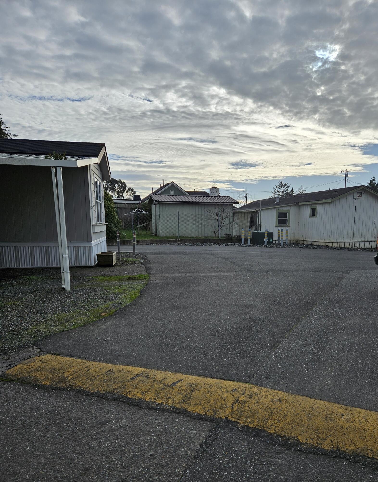 4529 Lewis Avenue, 2