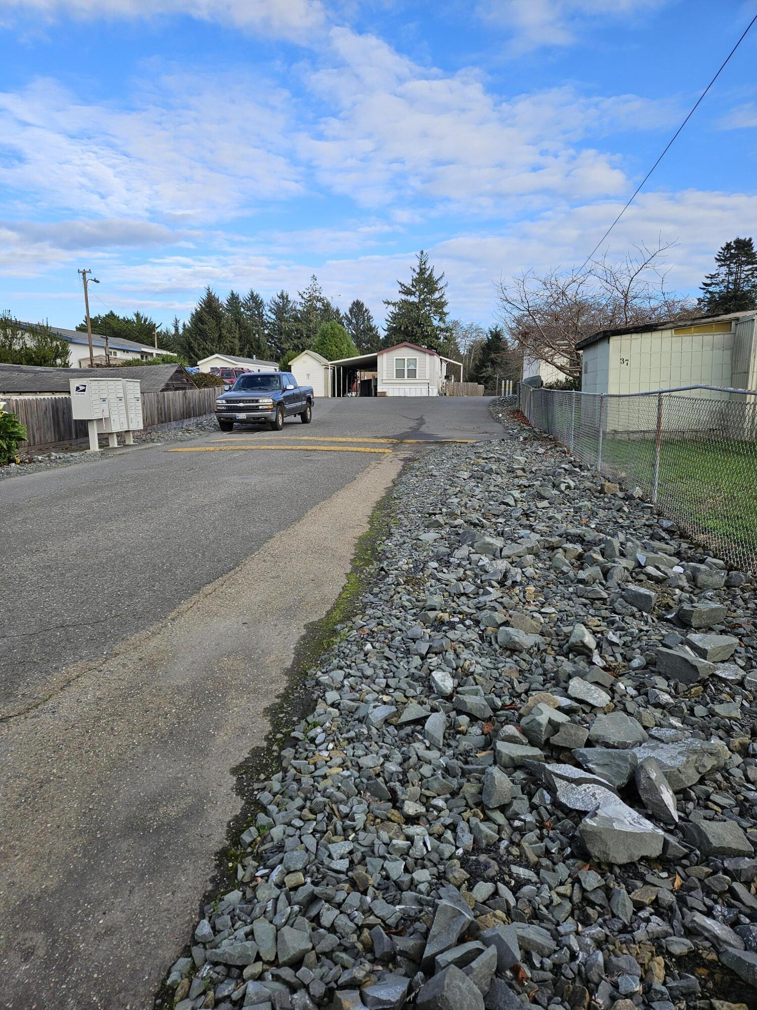 4529 Lewis Avenue, 2