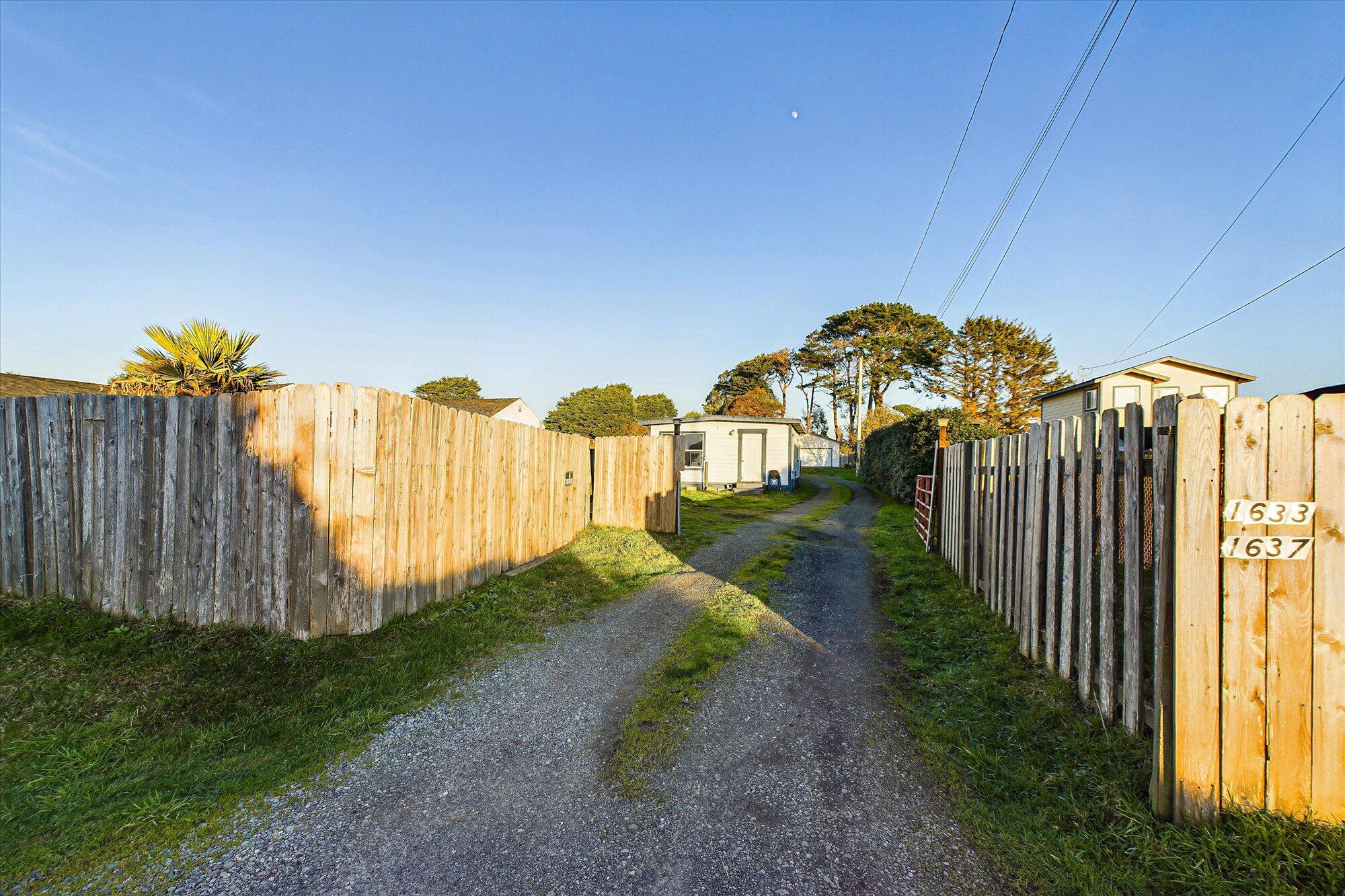 1637 Ocean Drive, McKinleyville