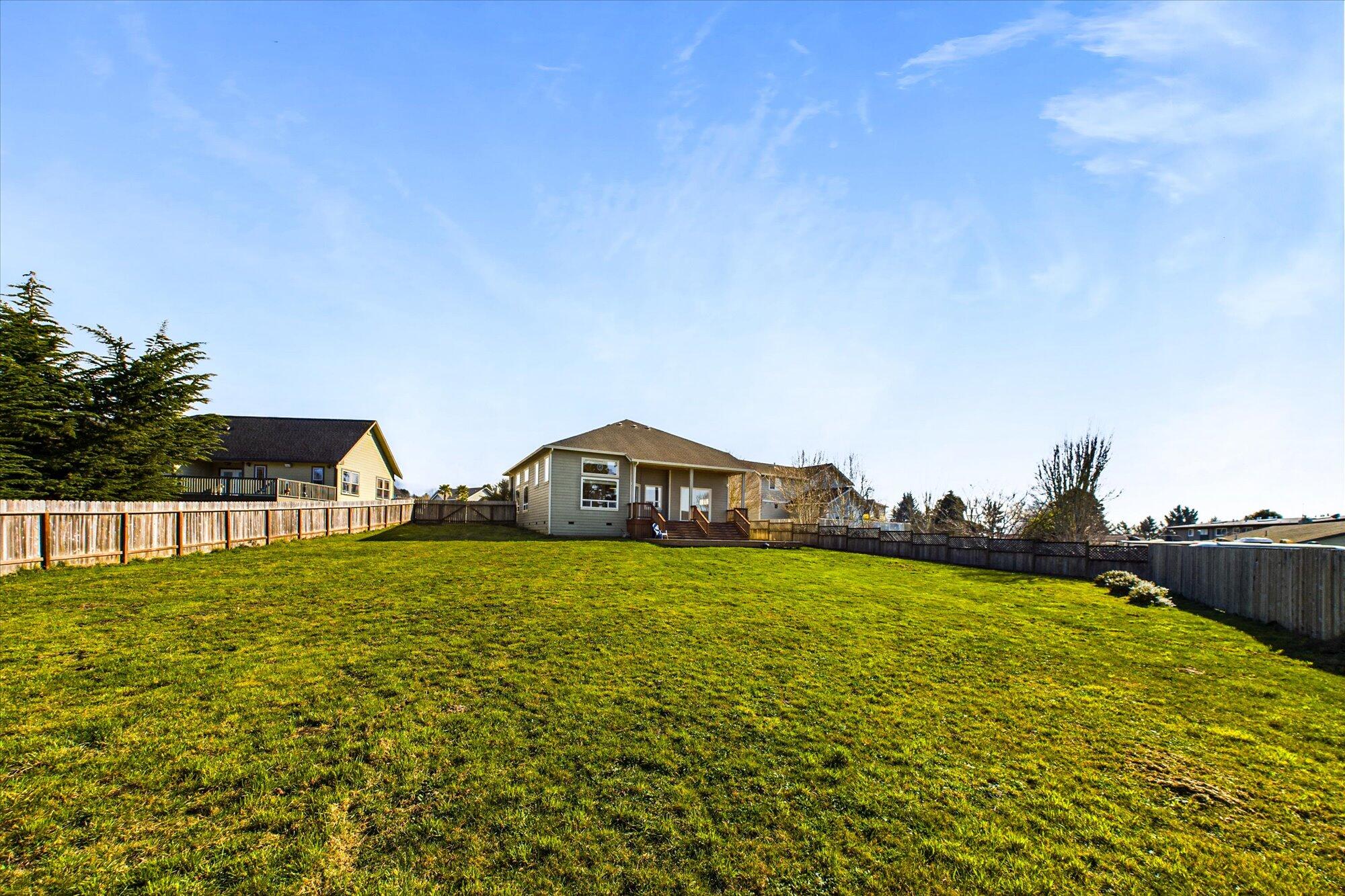 1665 Kristin Way, McKinleyville