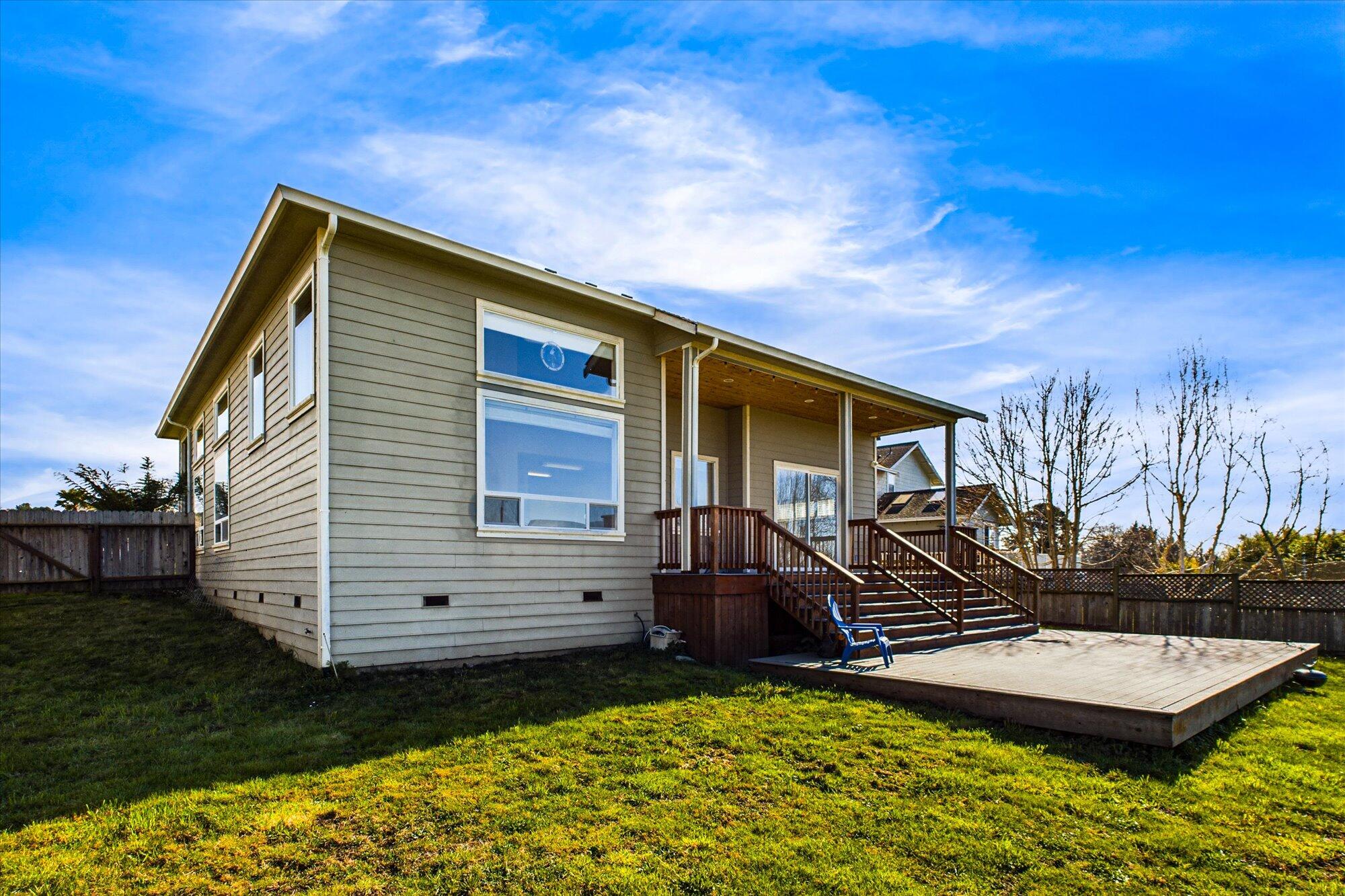 1665 Kristin Way, McKinleyville