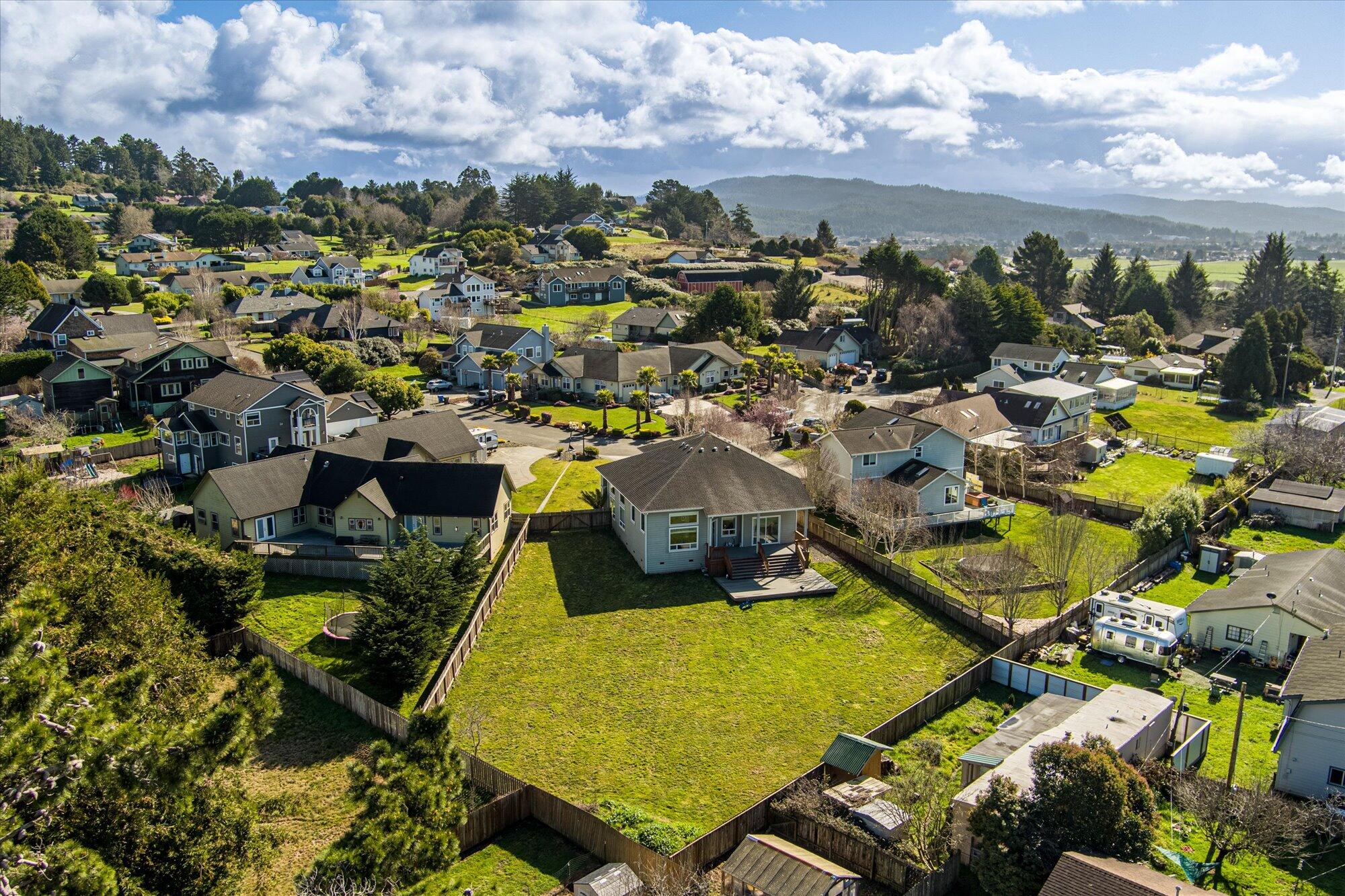 1665 Kristin Way, McKinleyville