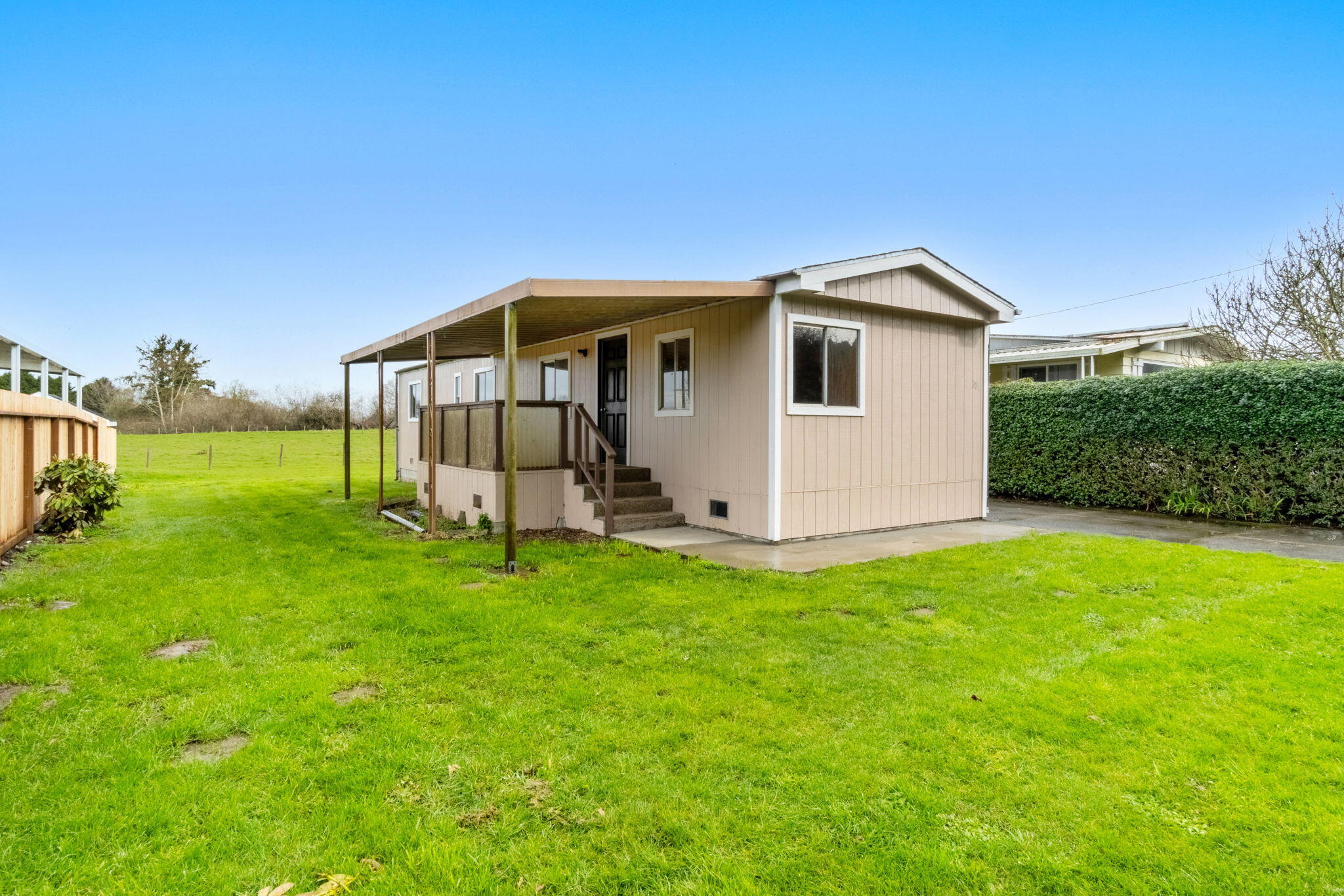 701 Centerville Road 8