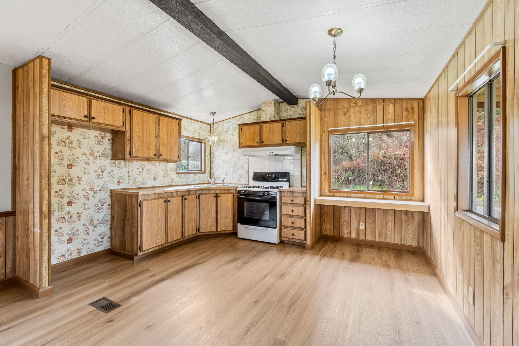 701 Centerville Road 8