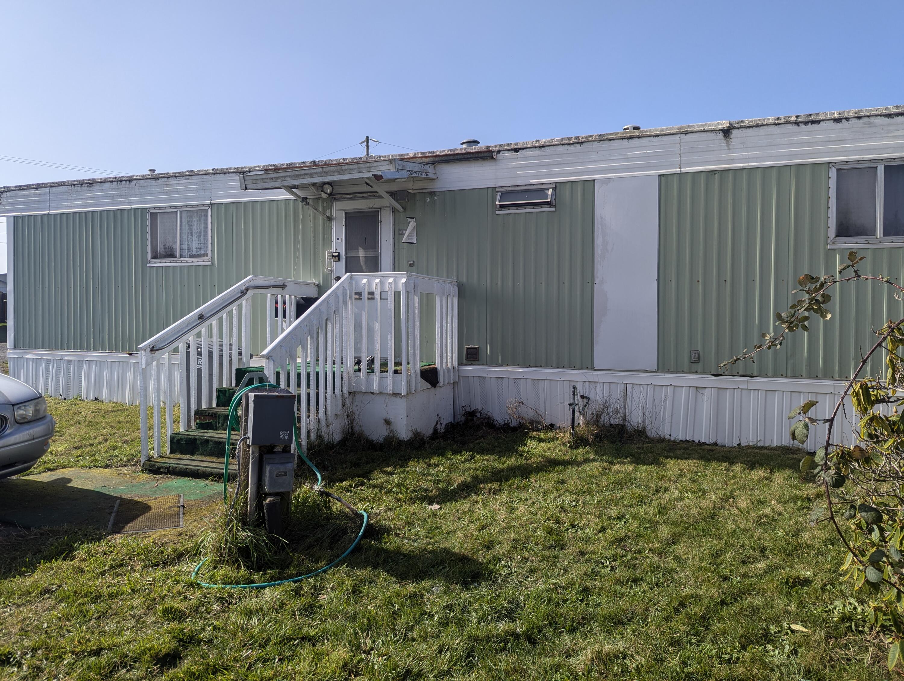 525 Herrick Avenue, 32