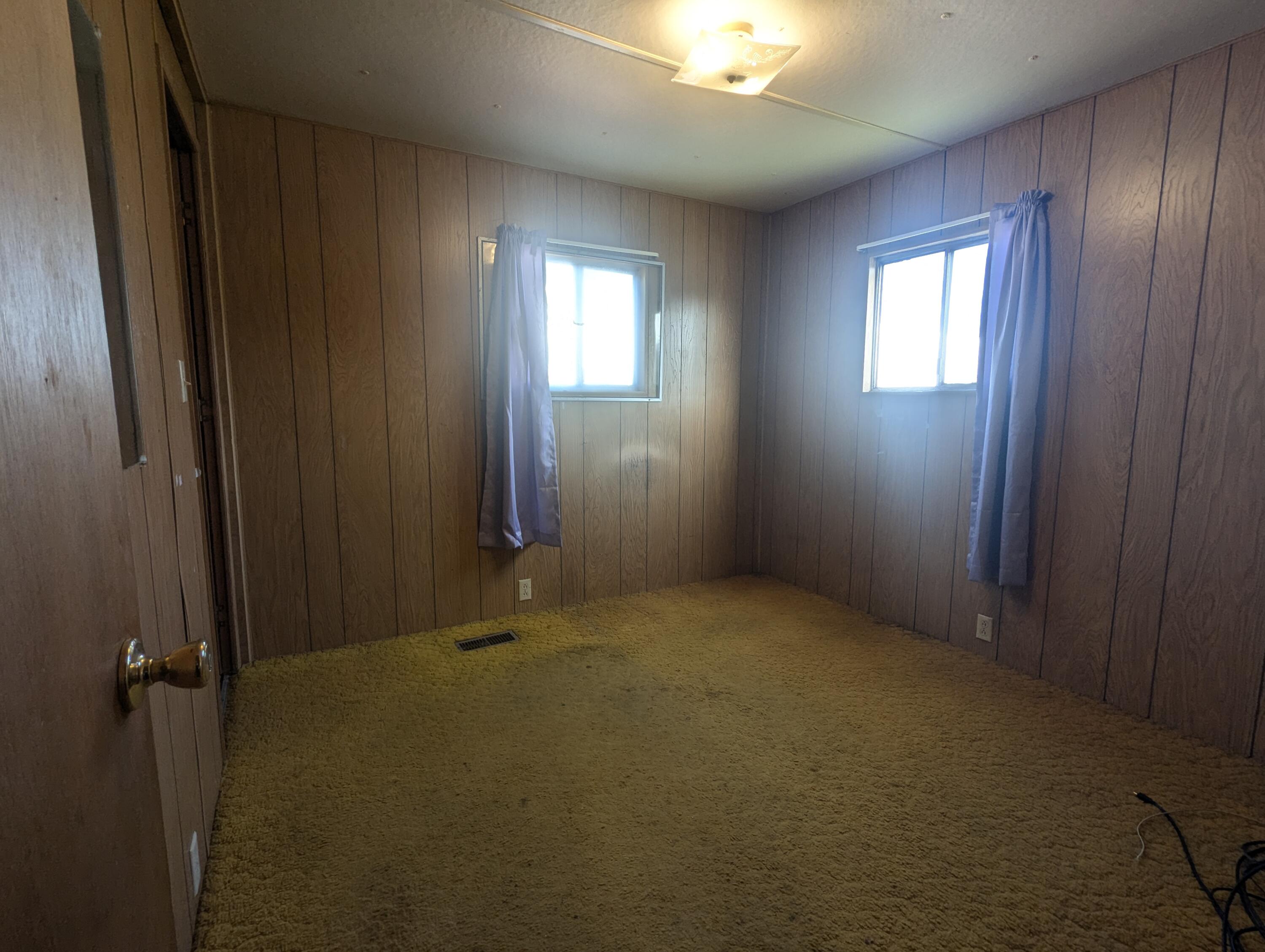 525 Herrick Avenue, 32