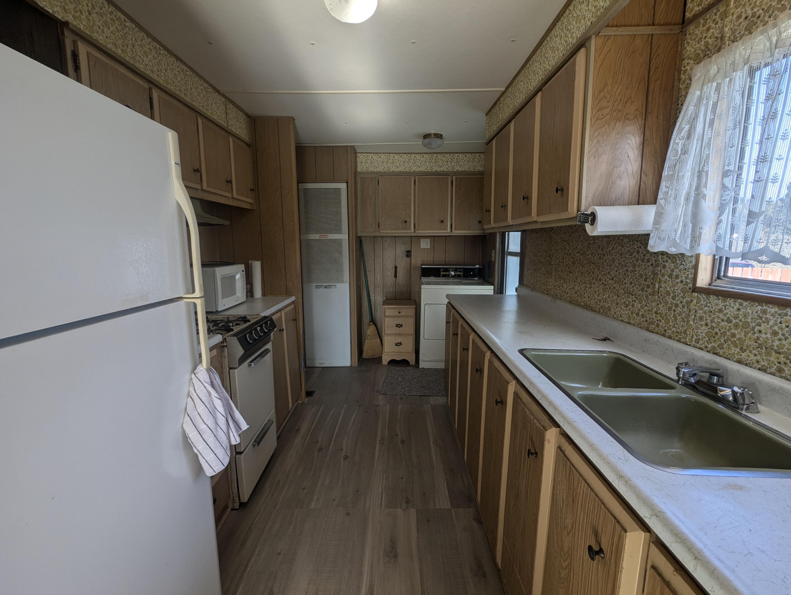 525 Herrick Avenue, 32