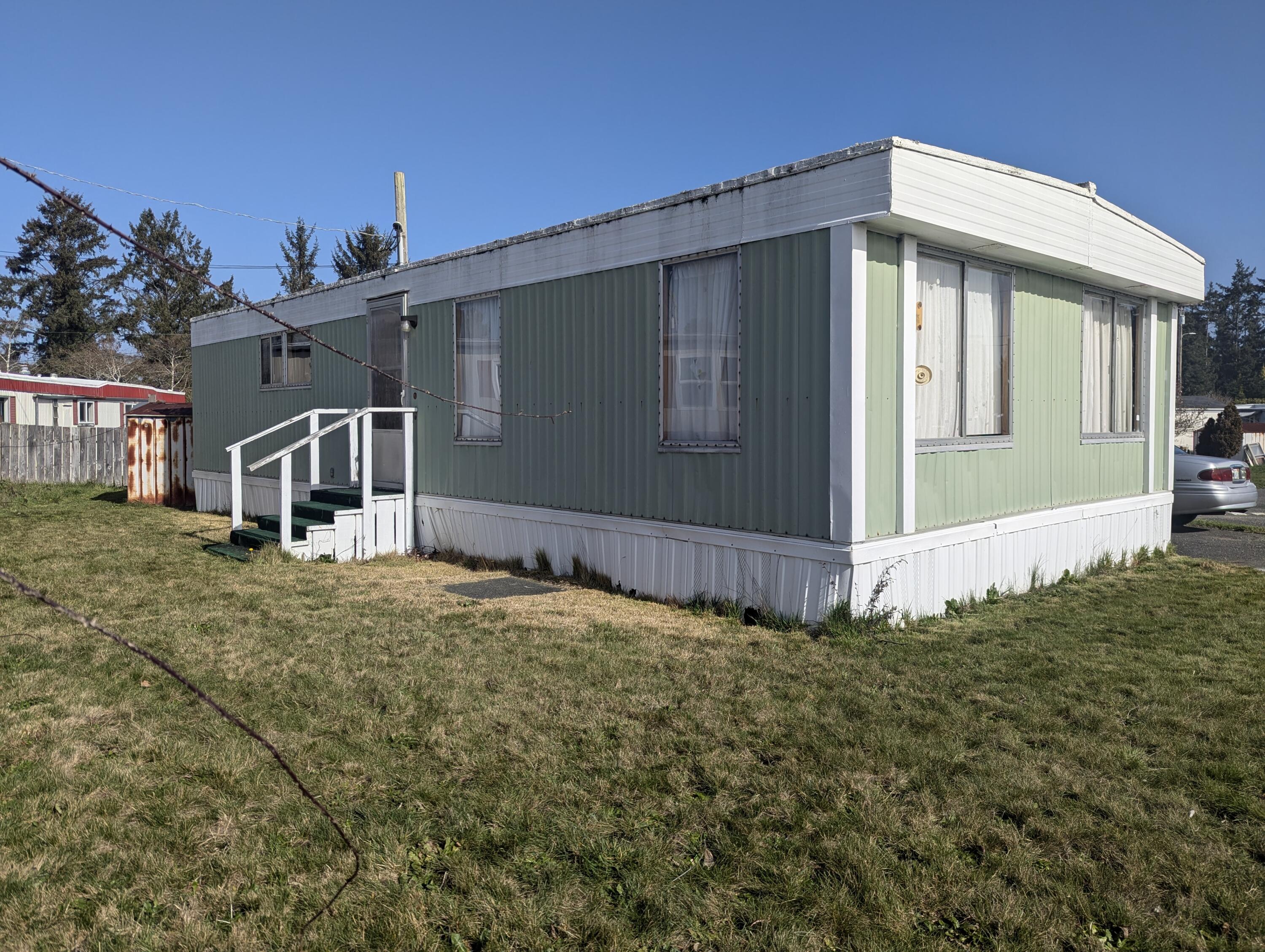 525 Herrick Avenue, 32
